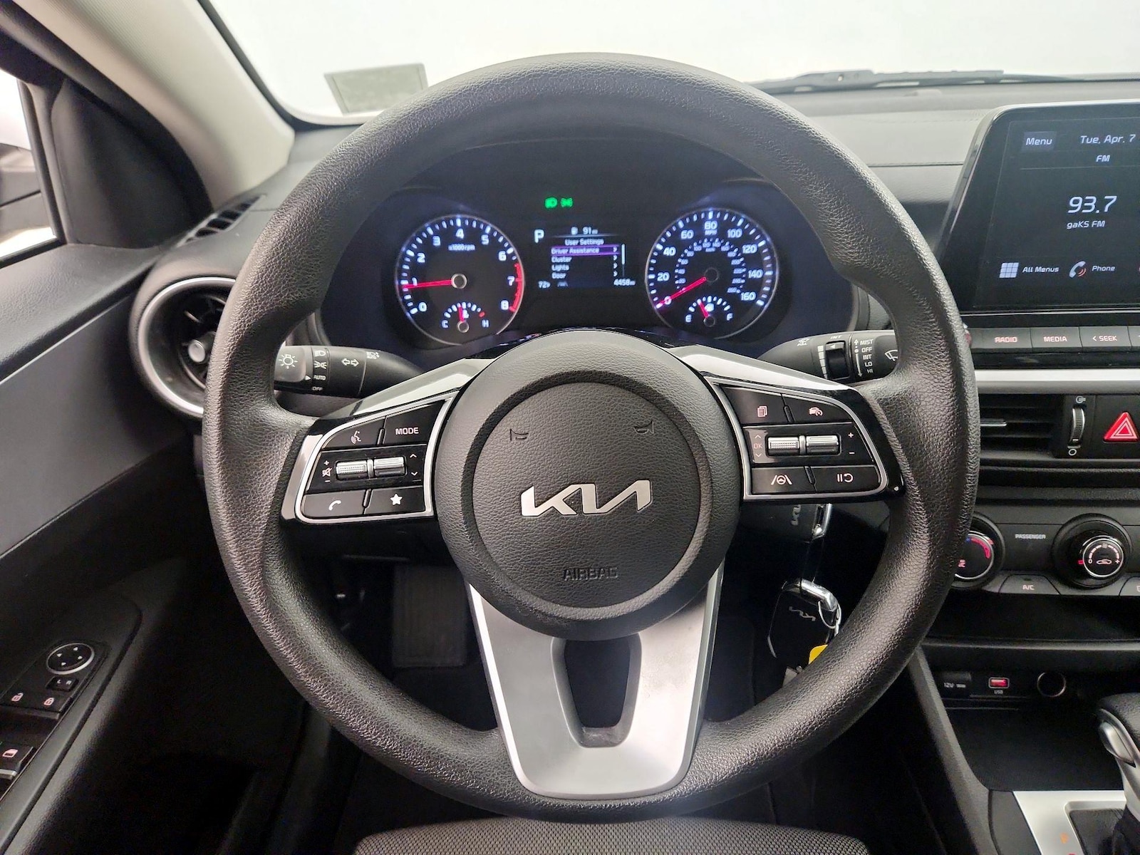 2023 Kia Forte LXS - Photo 11
