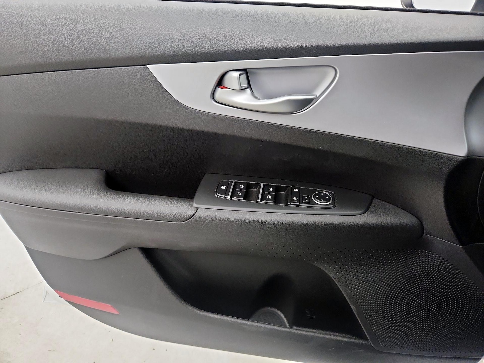 2023 Kia Forte LXS - Photo 13