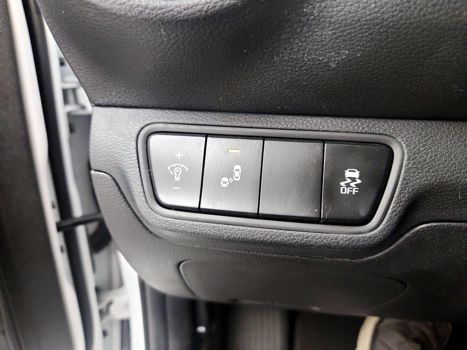 2023 Kia Forte LXS - Photo 14