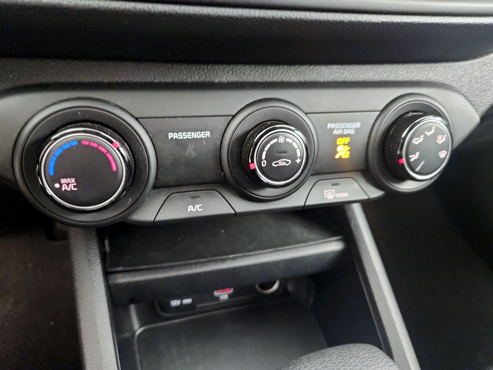2023 Kia Forte LXS - Photo 17