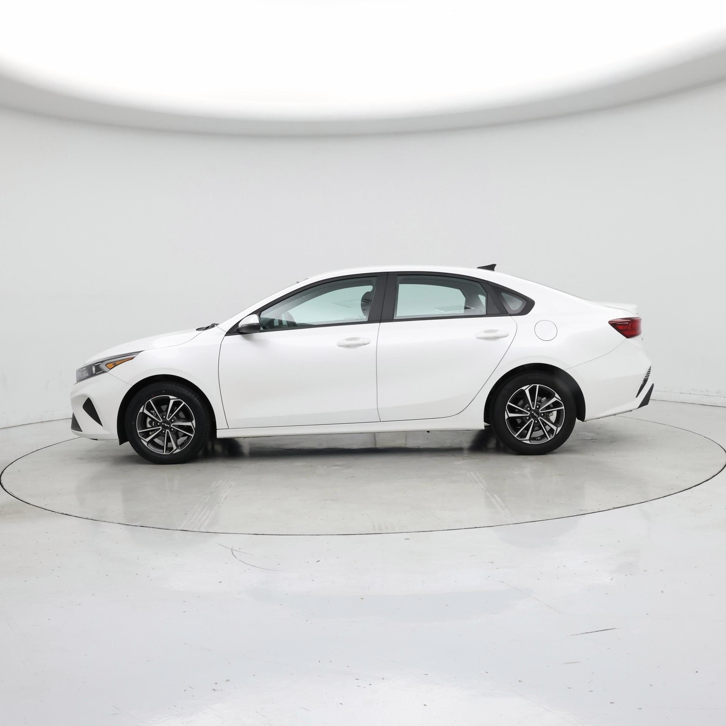 Thumbnail: 2023 Kia Forte - 3