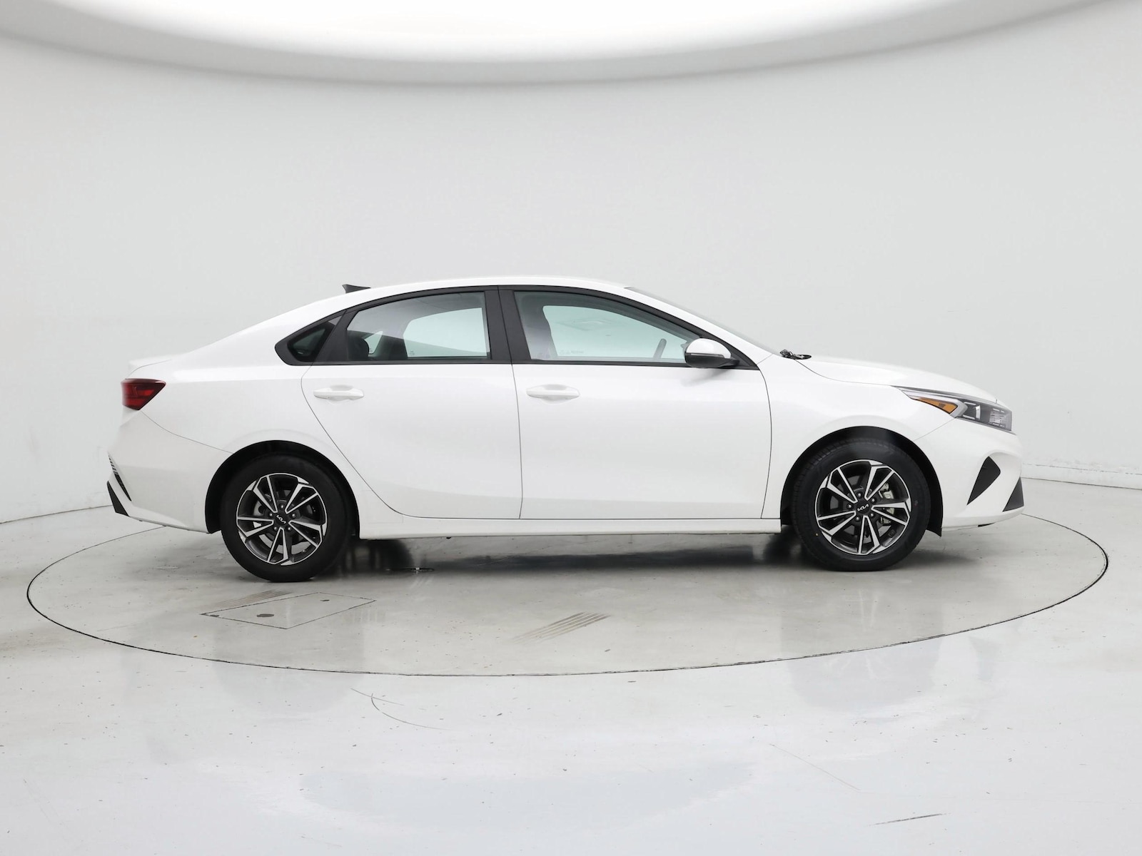 2023 Kia Forte LXS - Photo 8
