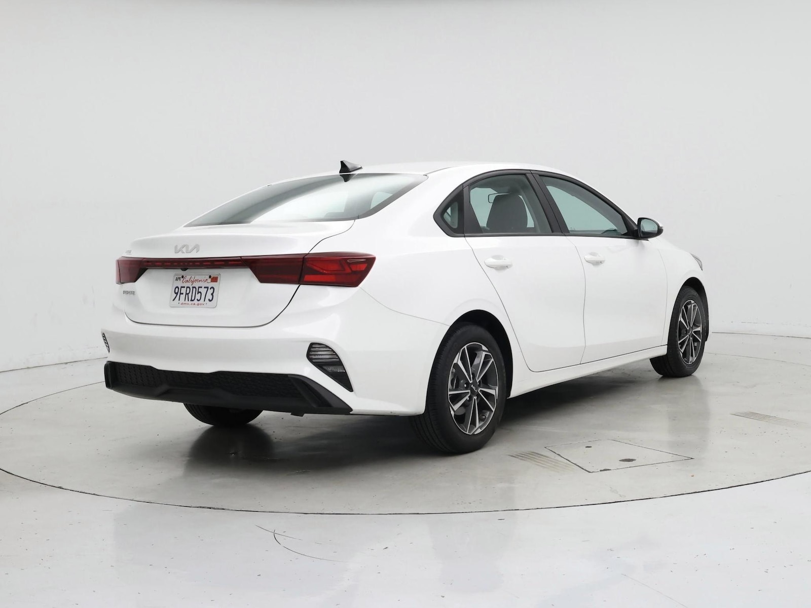 2023 Kia Forte LXS - Photo 9