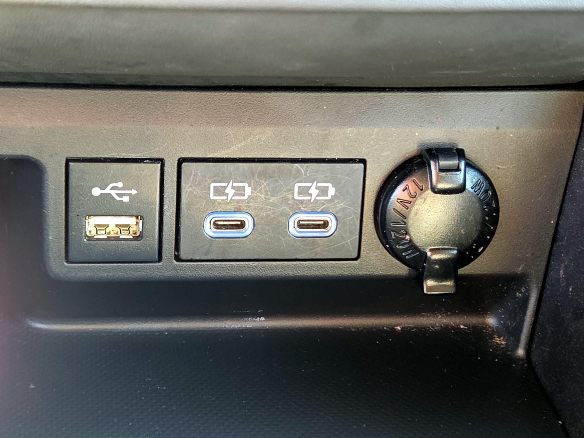 Thumbnail: 2022 Toyota Highlander - 16