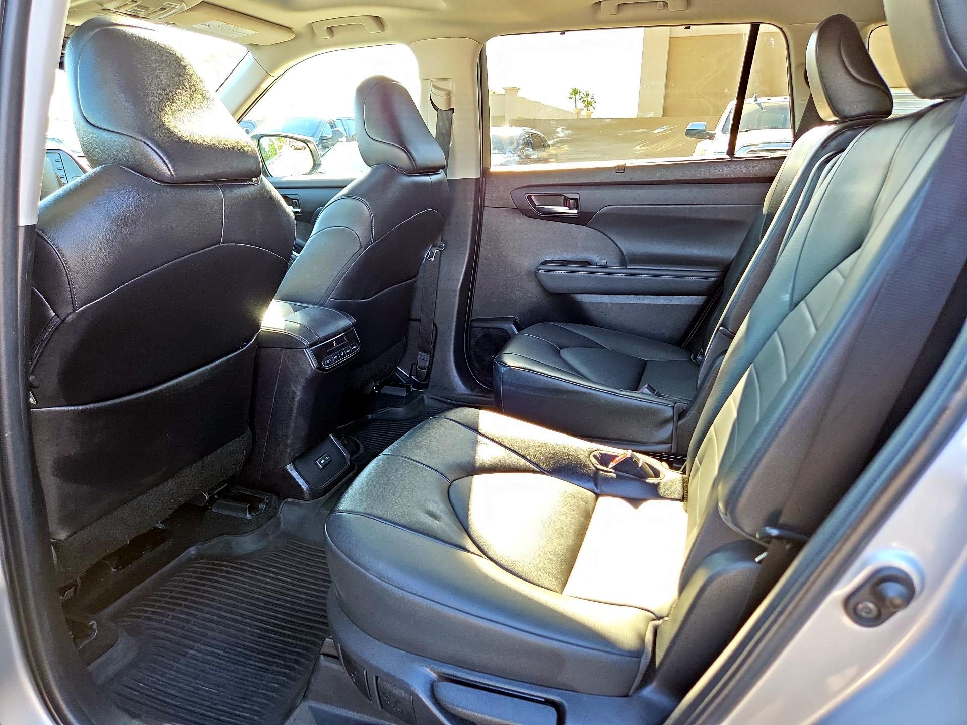 Thumbnail: 2022 Toyota Highlander - 18