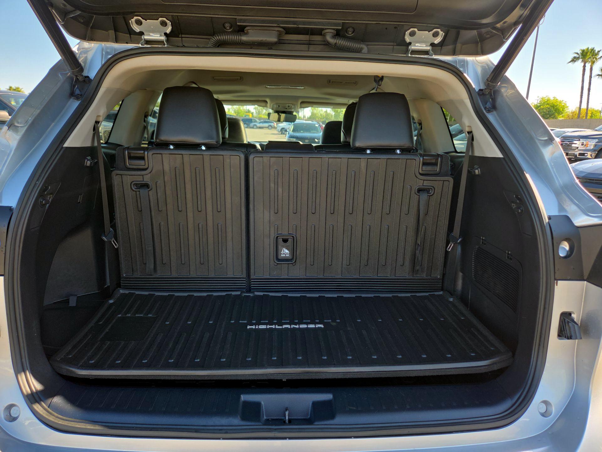 Thumbnail: 2022 Toyota Highlander - 20