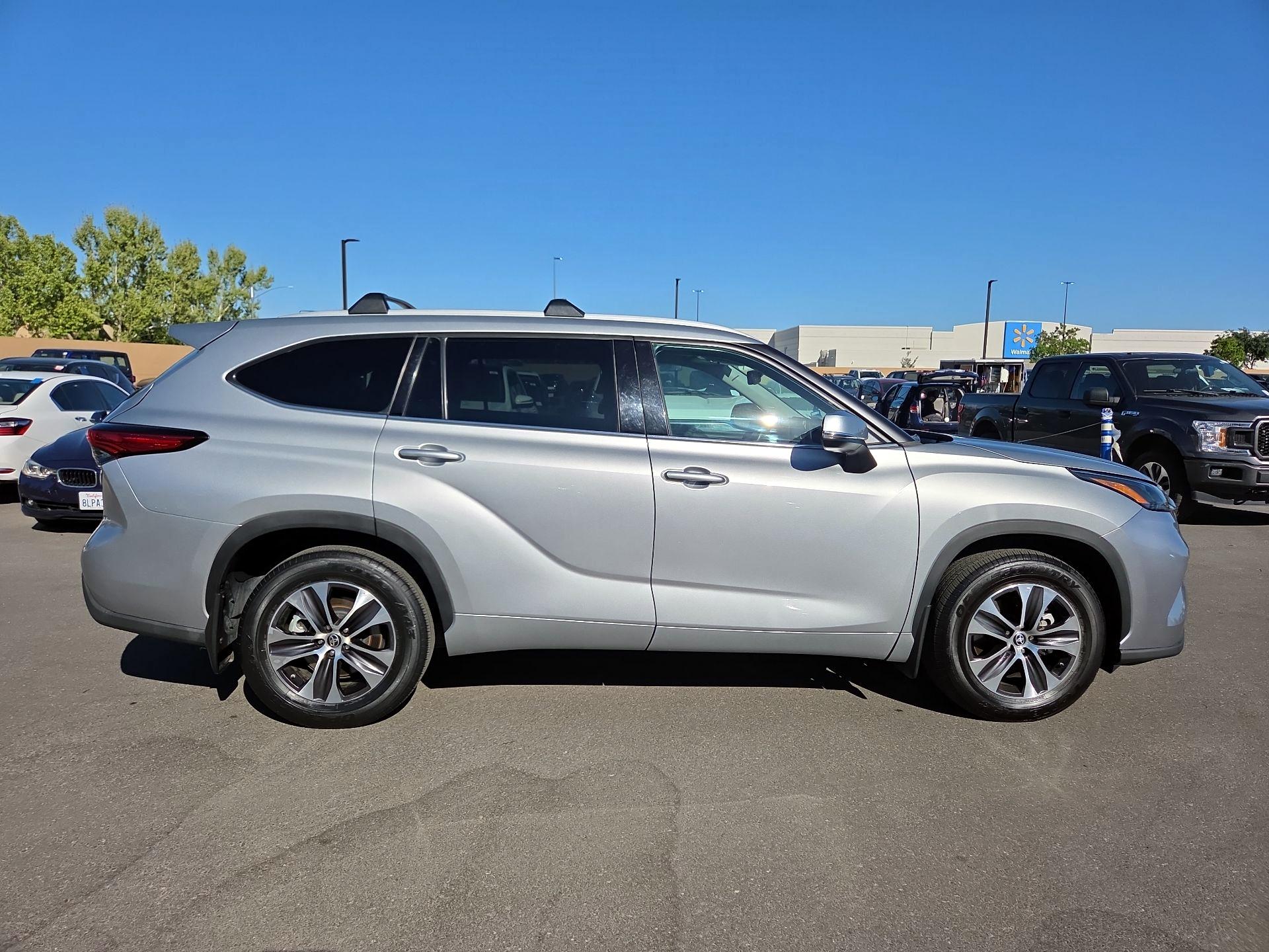 Thumbnail: 2022 Toyota Highlander - 4