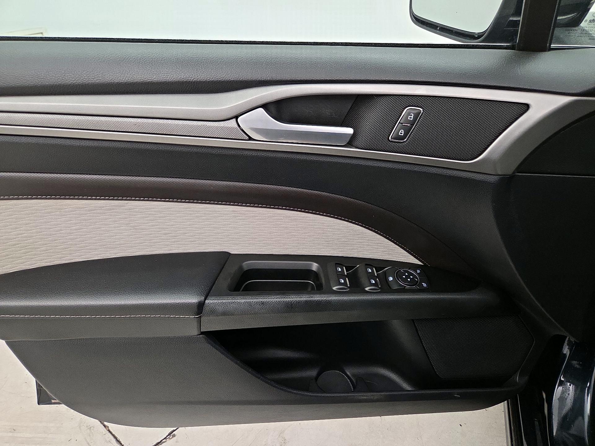 Thumbnail: 2020 Ford Fusion - 12