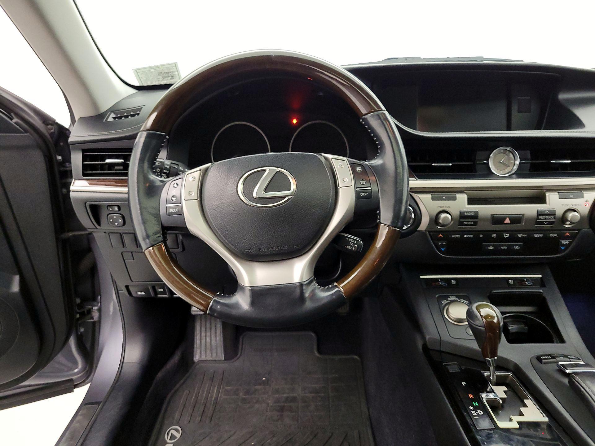 Thumbnail: 2014 Lexus ES - 10