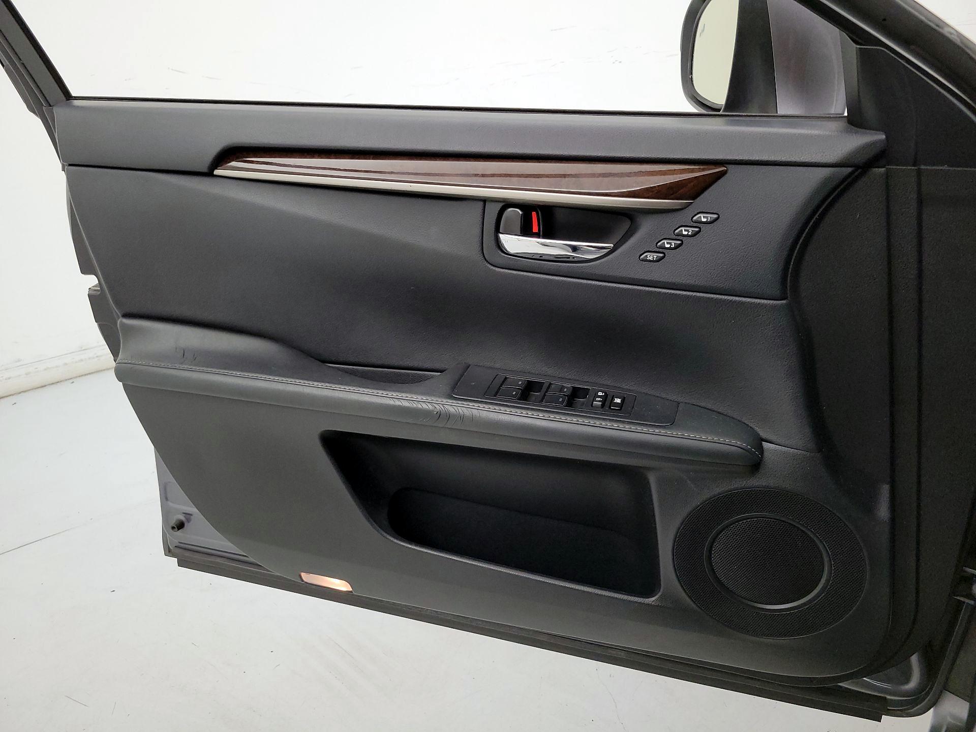 Thumbnail: 2014 Lexus ES - 12