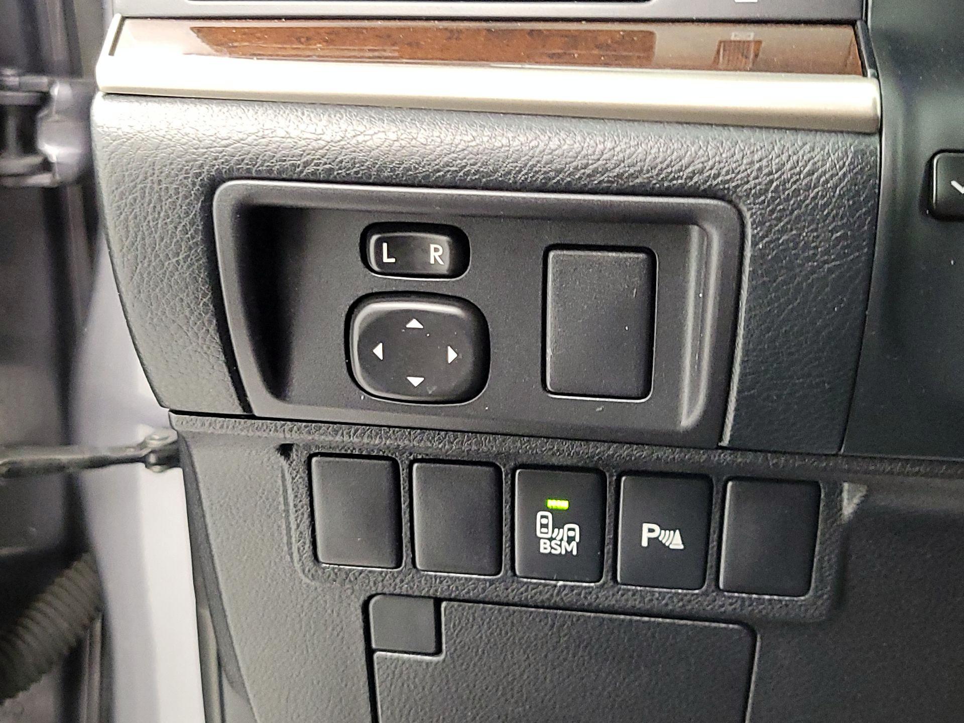 Thumbnail: 2014 Lexus ES - 13