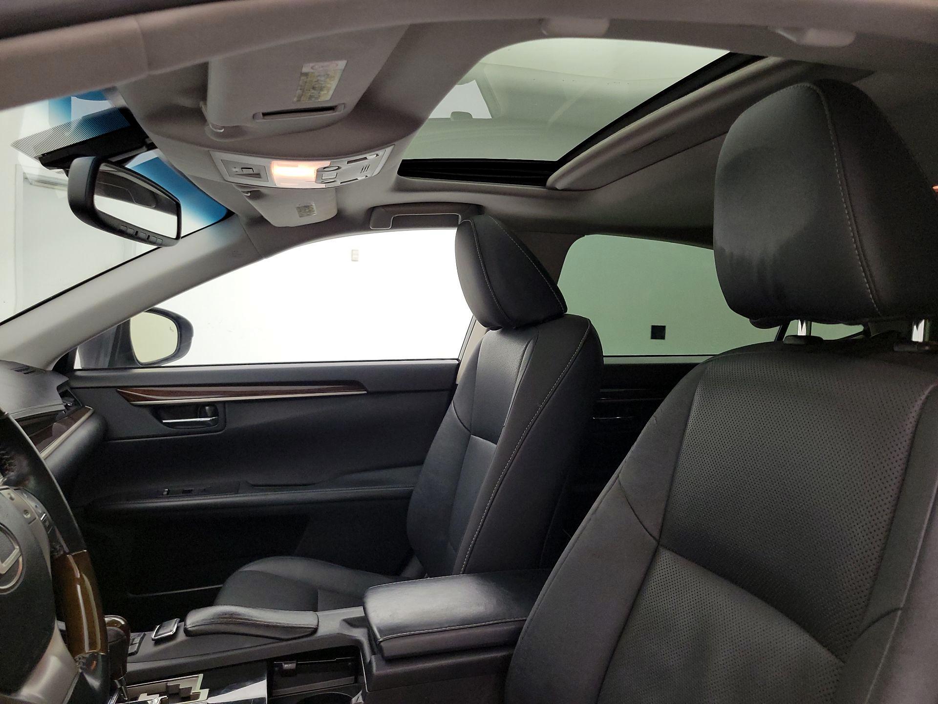 Thumbnail: 2014 Lexus ES - 18