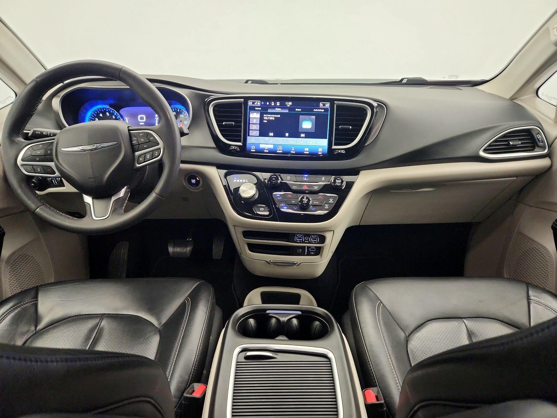Thumbnail: 2022 Chrysler Pacifica - 9