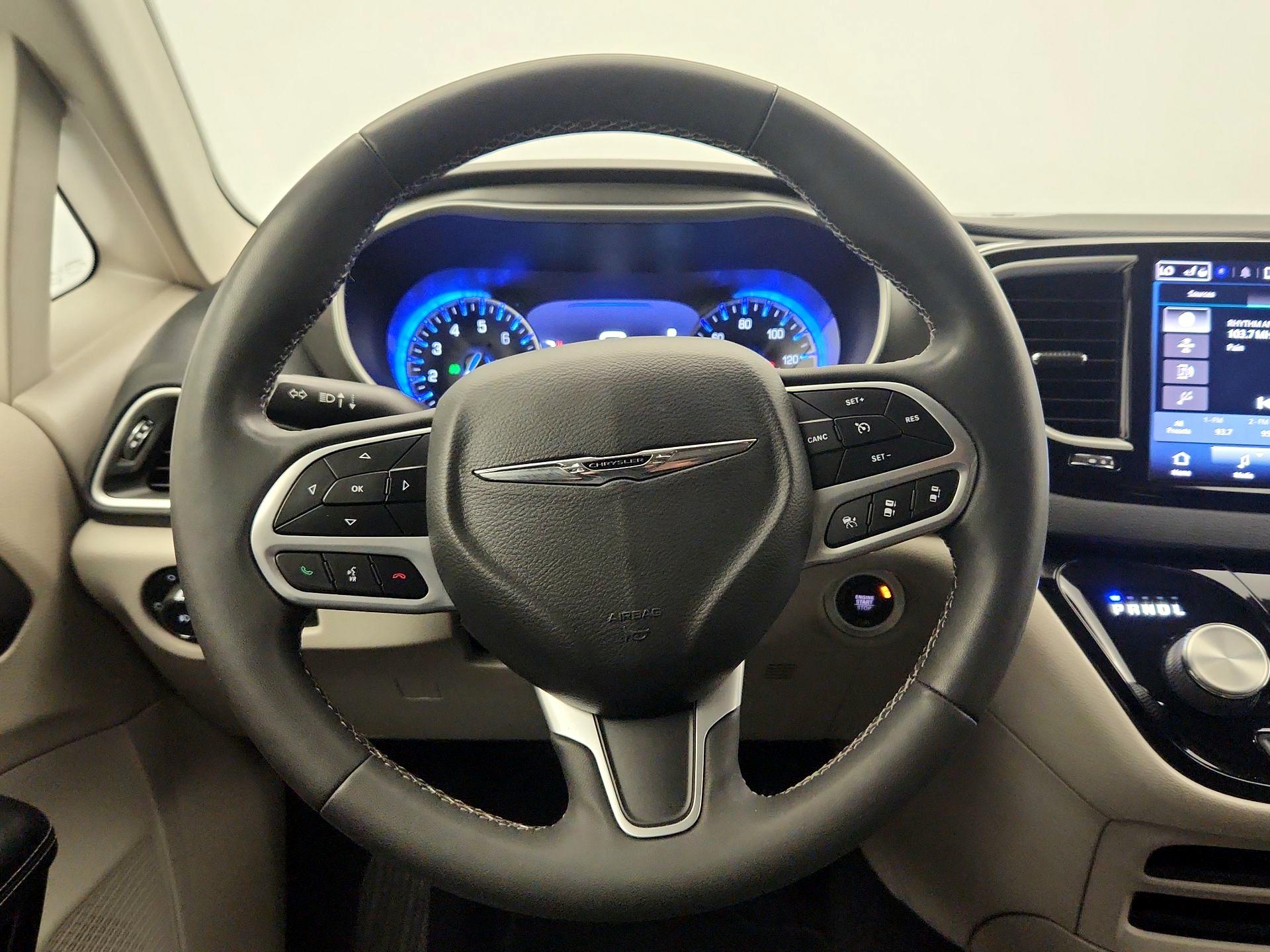 Thumbnail: 2022 Chrysler Pacifica - 10