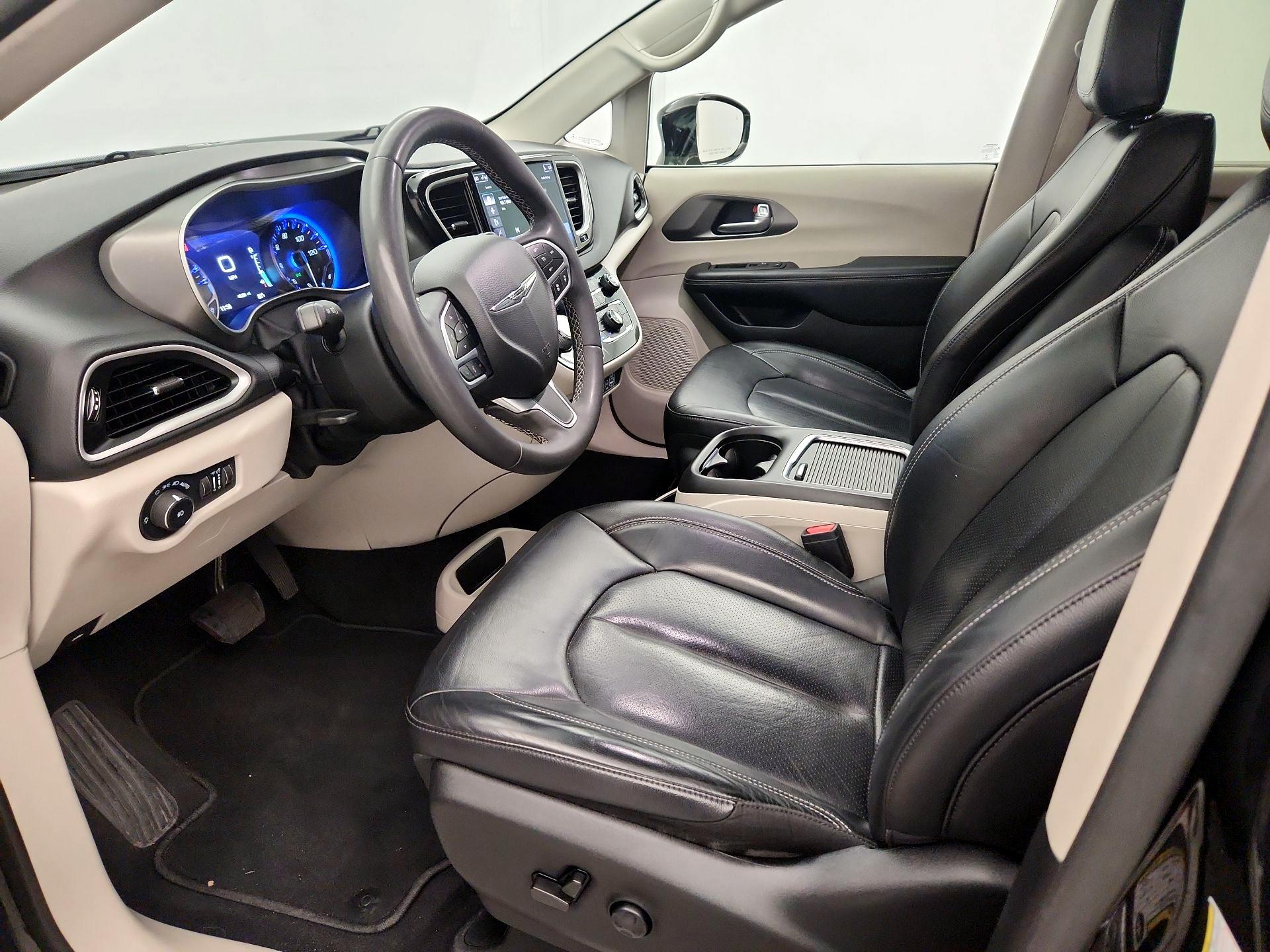 Thumbnail: 2022 Chrysler Pacifica - 11