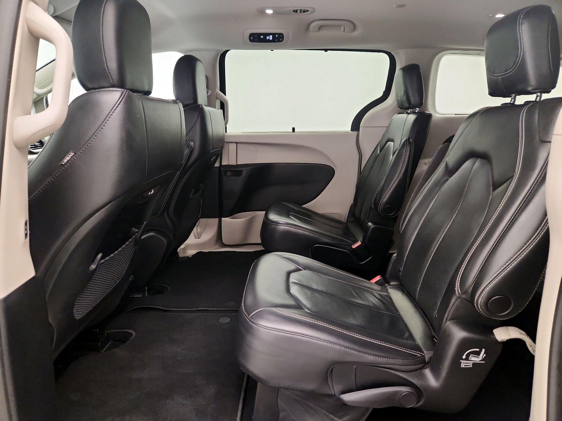 Thumbnail: 2022 Chrysler Pacifica - 19