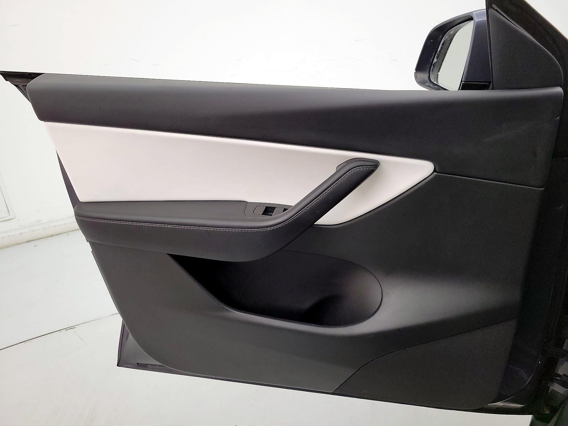 Thumbnail: 2022 Tesla Model Y - 12
