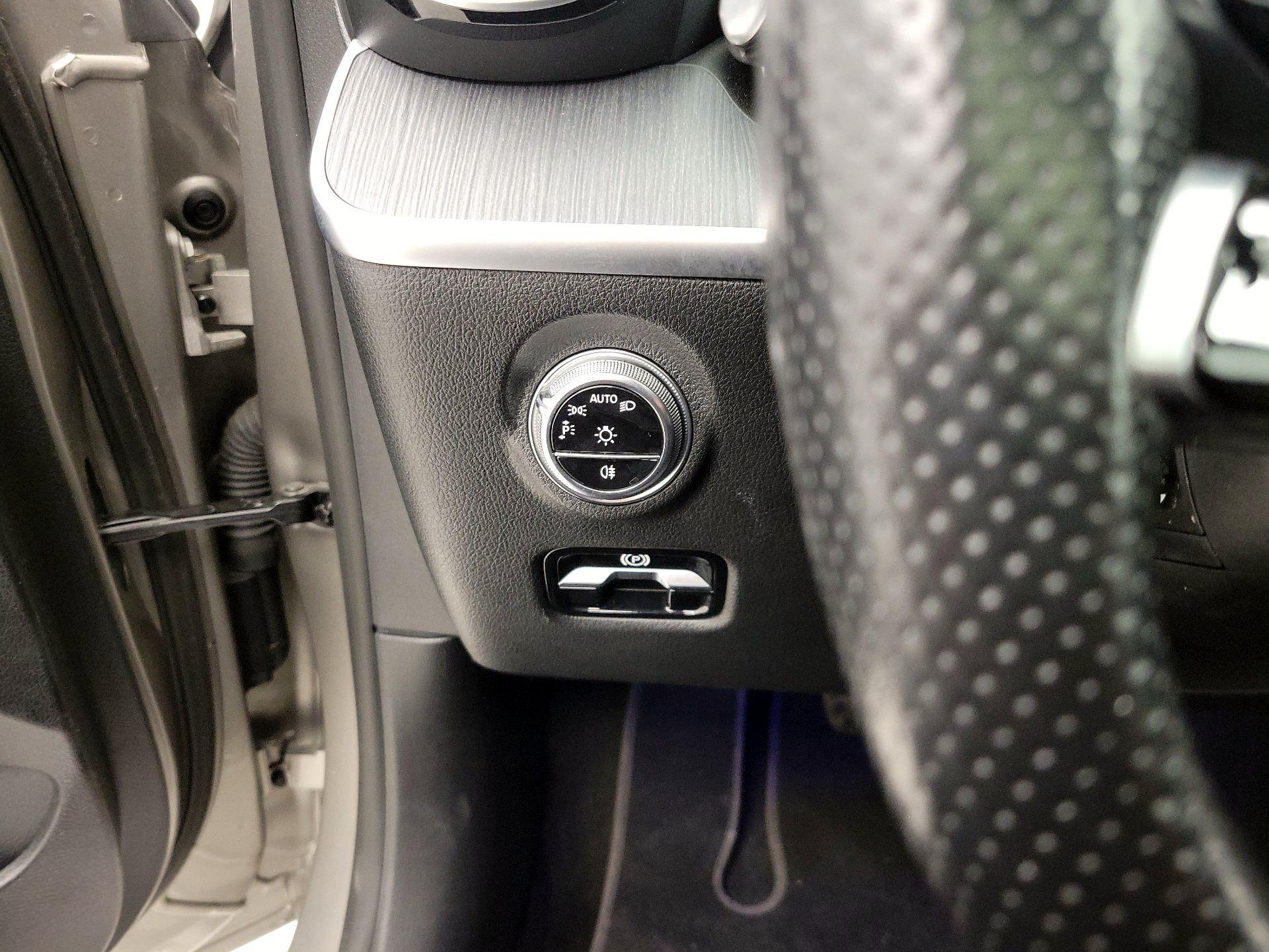 Thumbnail: 2023 Mercedes-Benz C-Class - 13