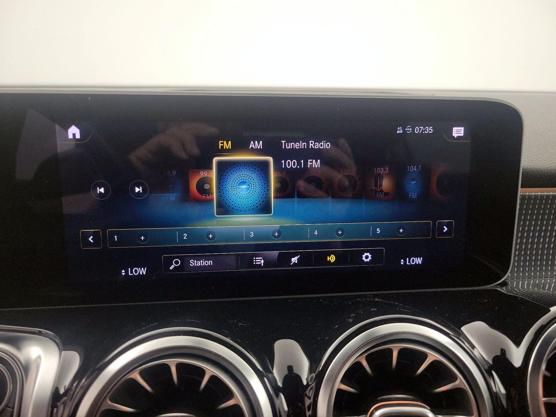 Thumbnail: 2021 Mercedes-Benz GLB - 15