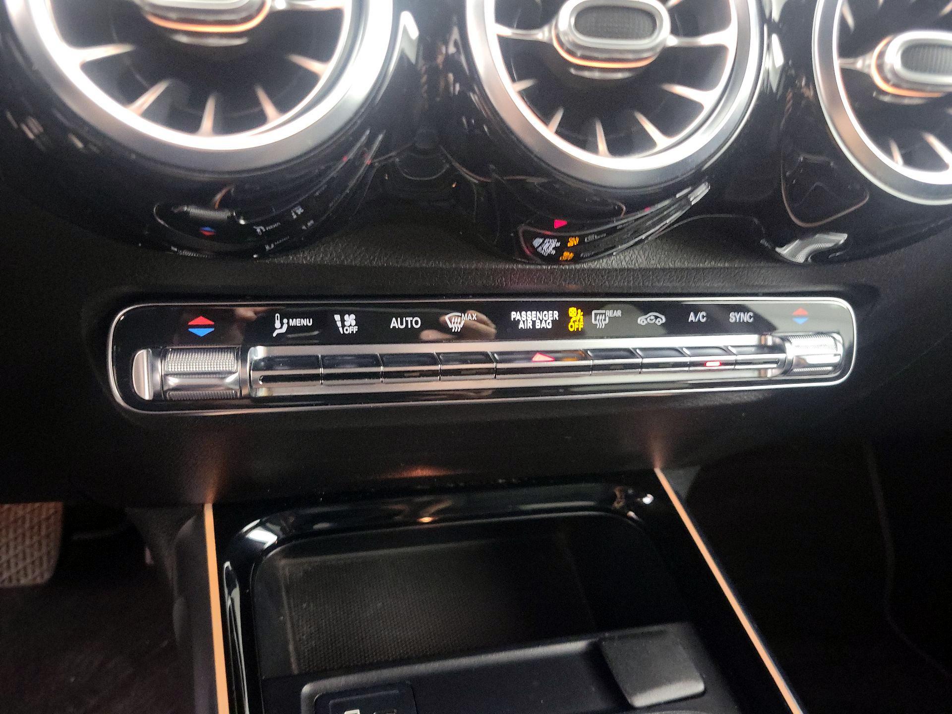 Thumbnail: 2021 Mercedes-Benz GLB - 16