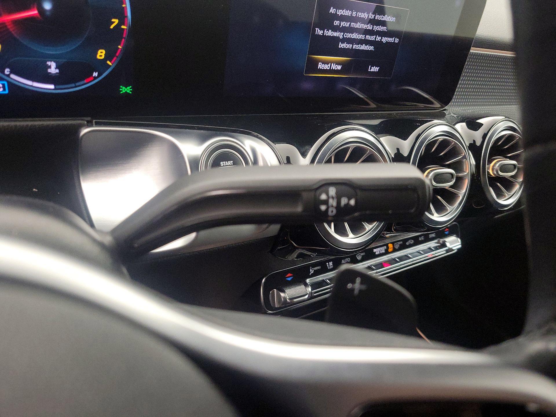 Thumbnail: 2021 Mercedes-Benz GLB - 17