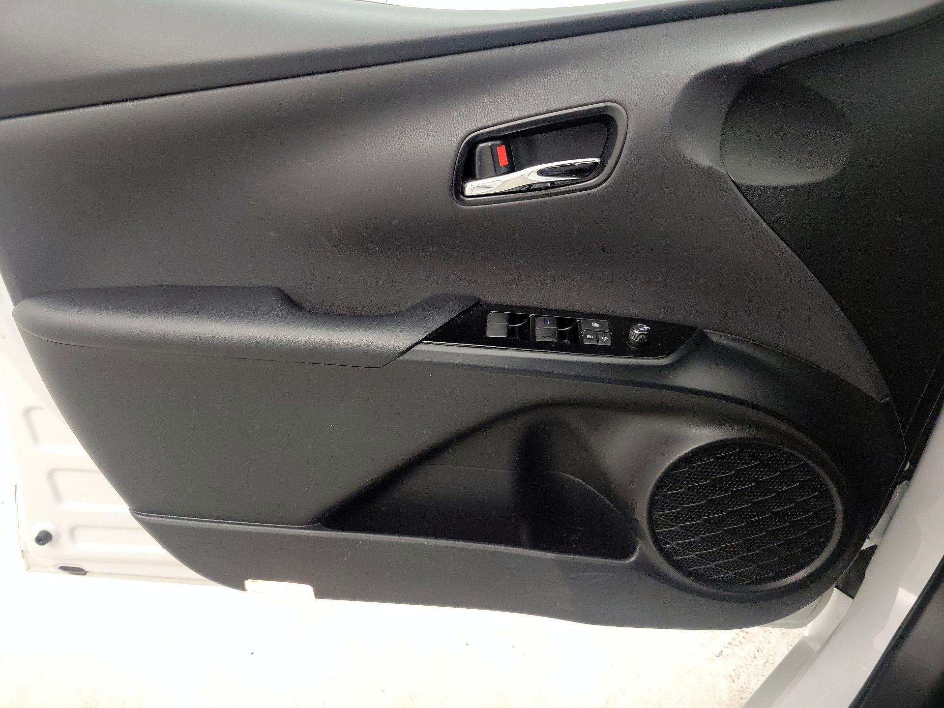 Thumbnail: 2022 Toyota Prius Prime - 12