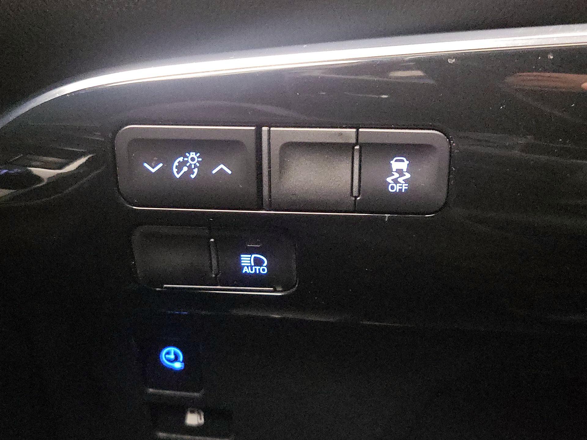 Thumbnail: 2022 Toyota Prius Prime - 13