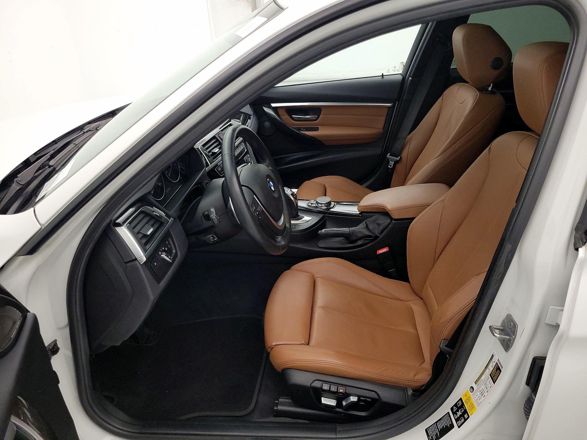 Thumbnail: 2016 BMW 3 Series - 11