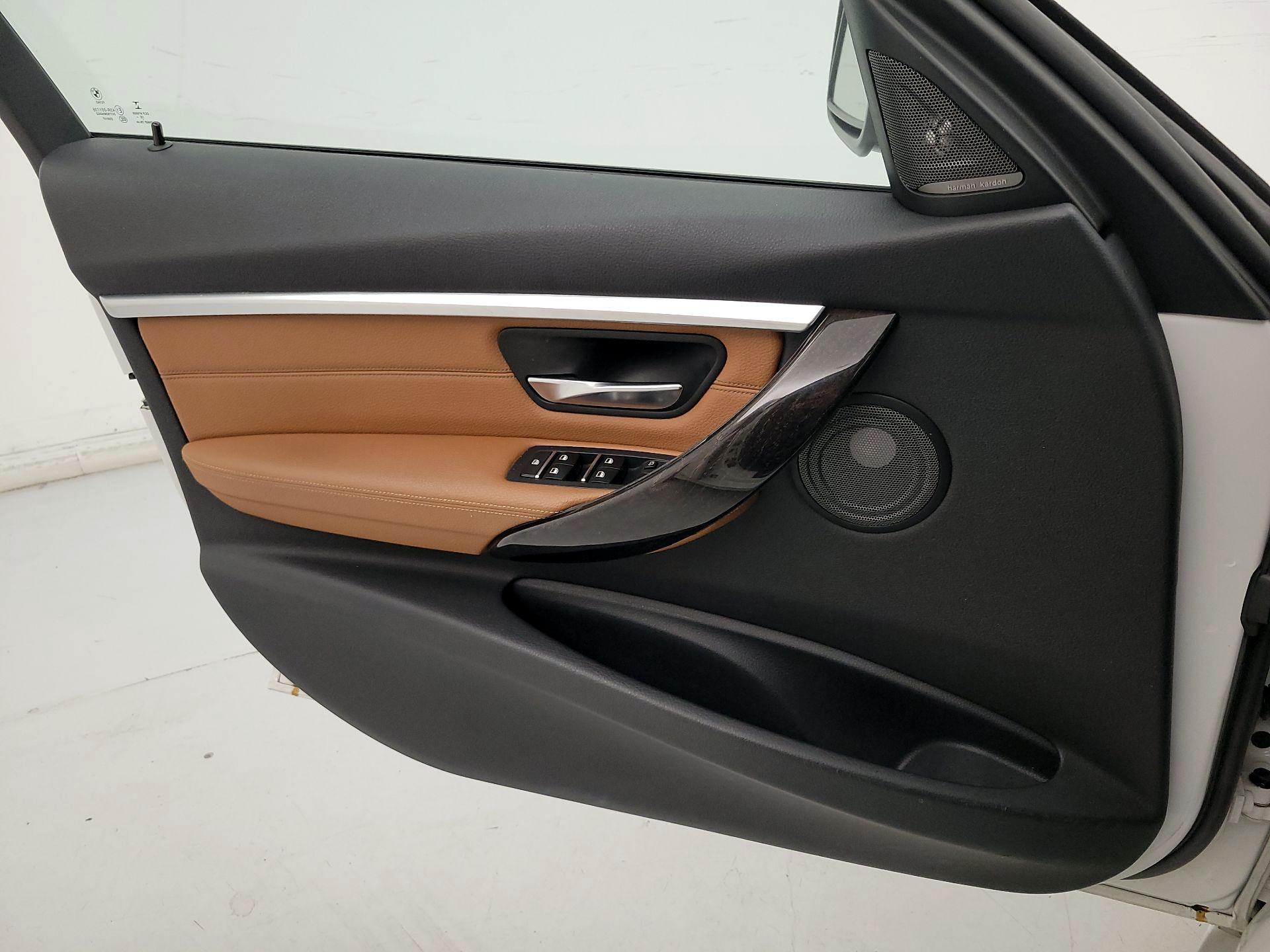 Thumbnail: 2016 BMW 3 Series - 12