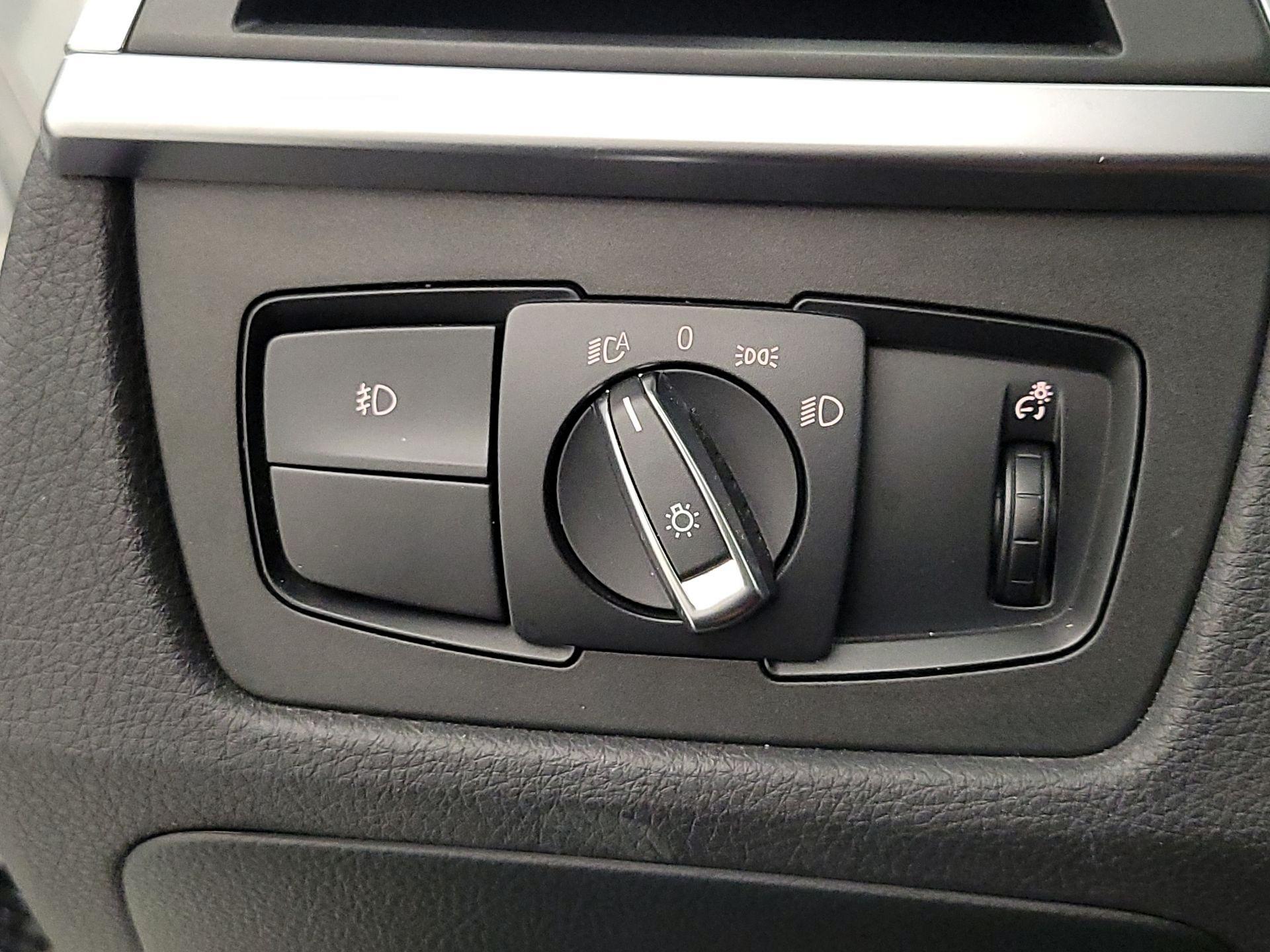 Thumbnail: 2016 BMW 3 Series - 13