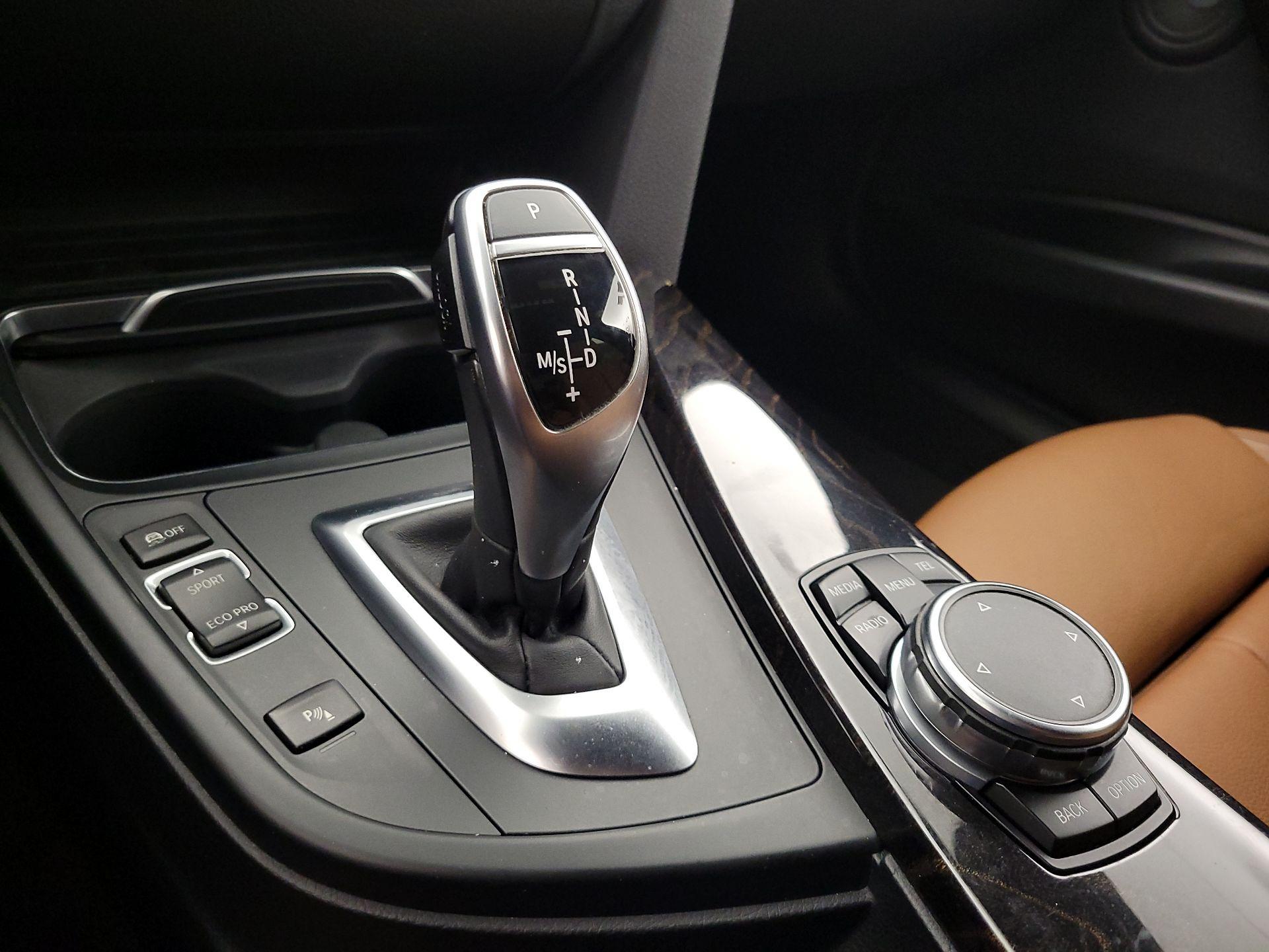 Thumbnail: 2016 BMW 3 Series - 18