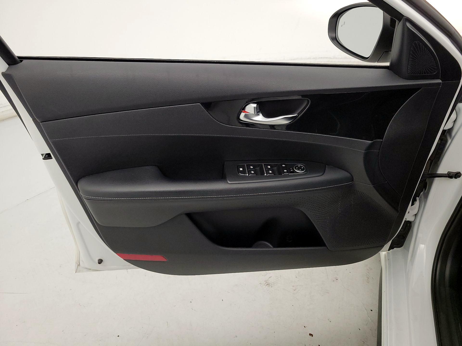 Thumbnail: 2021 Kia Forte - 12