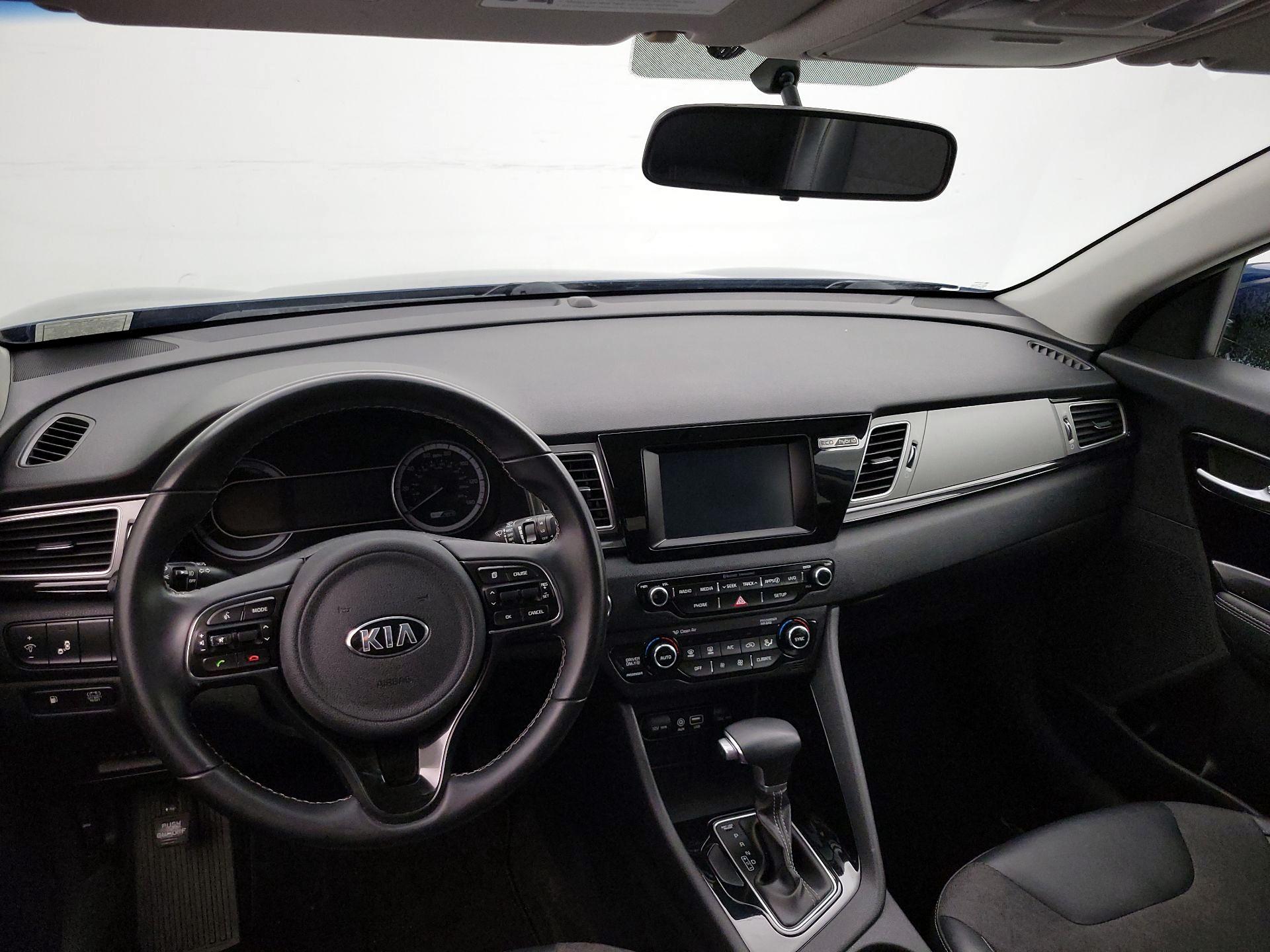 Thumbnail: 2017 Kia Niro - 9