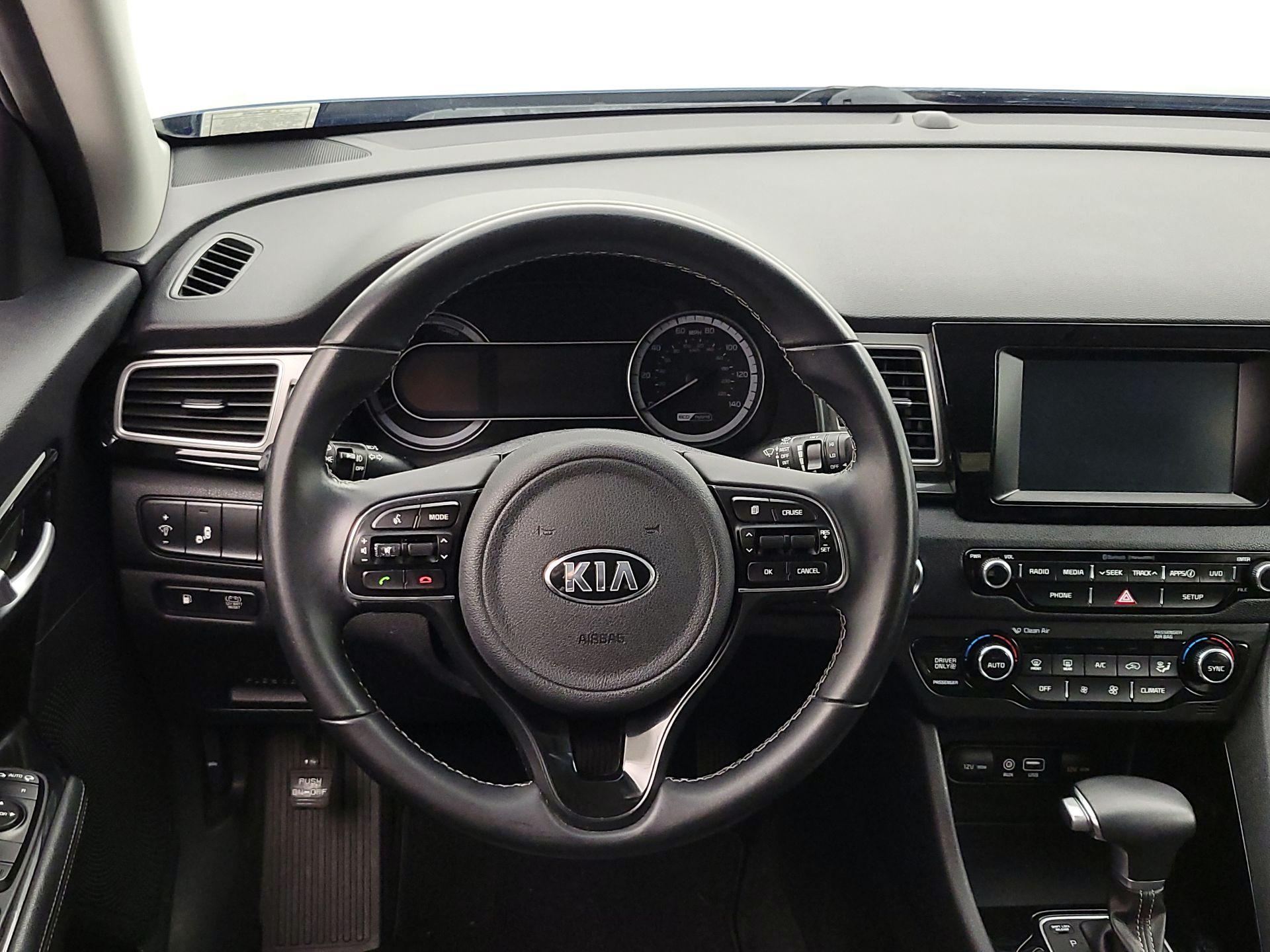 Thumbnail: 2017 Kia Niro - 10