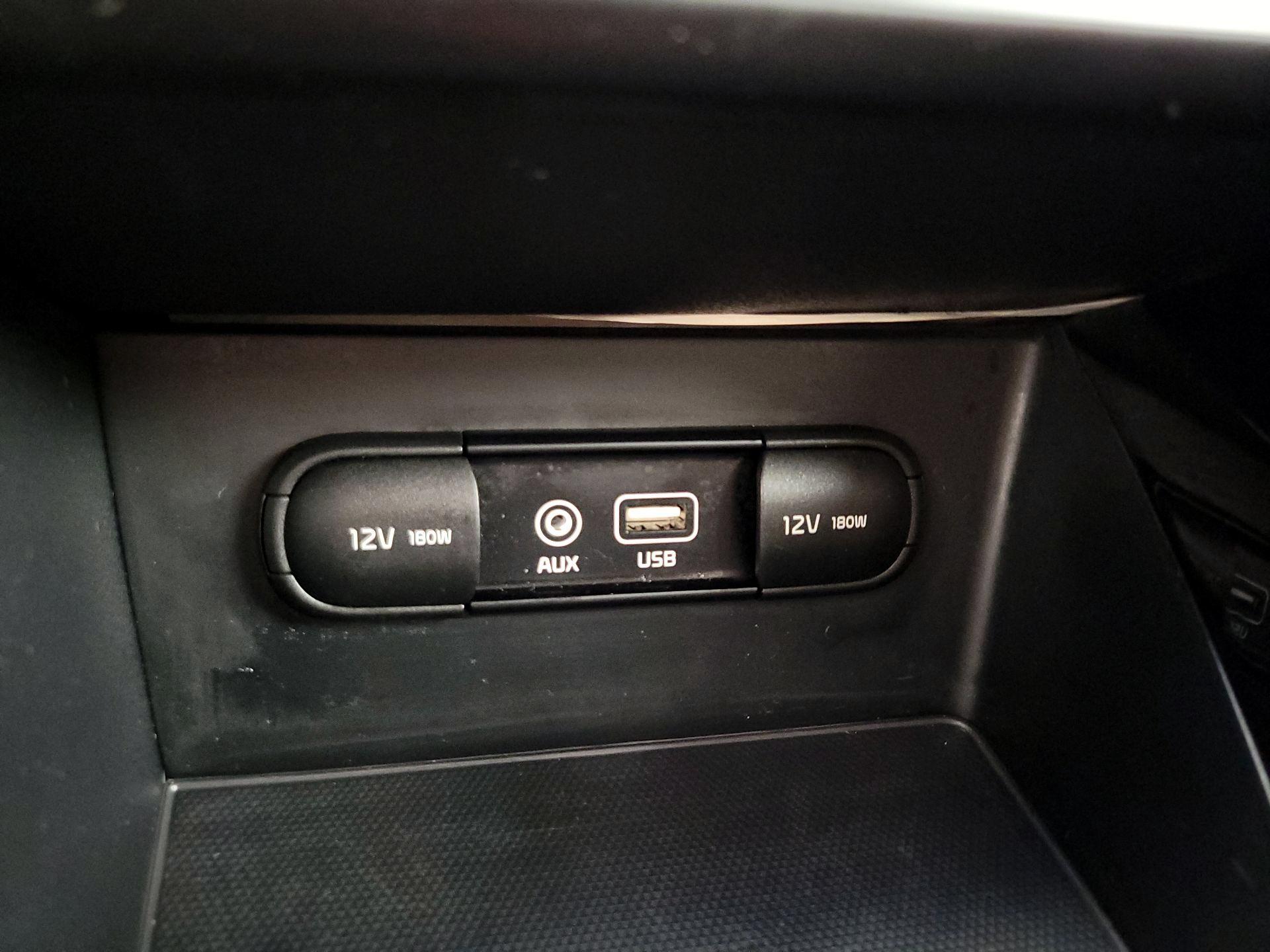 Thumbnail: 2017 Kia Niro - 18