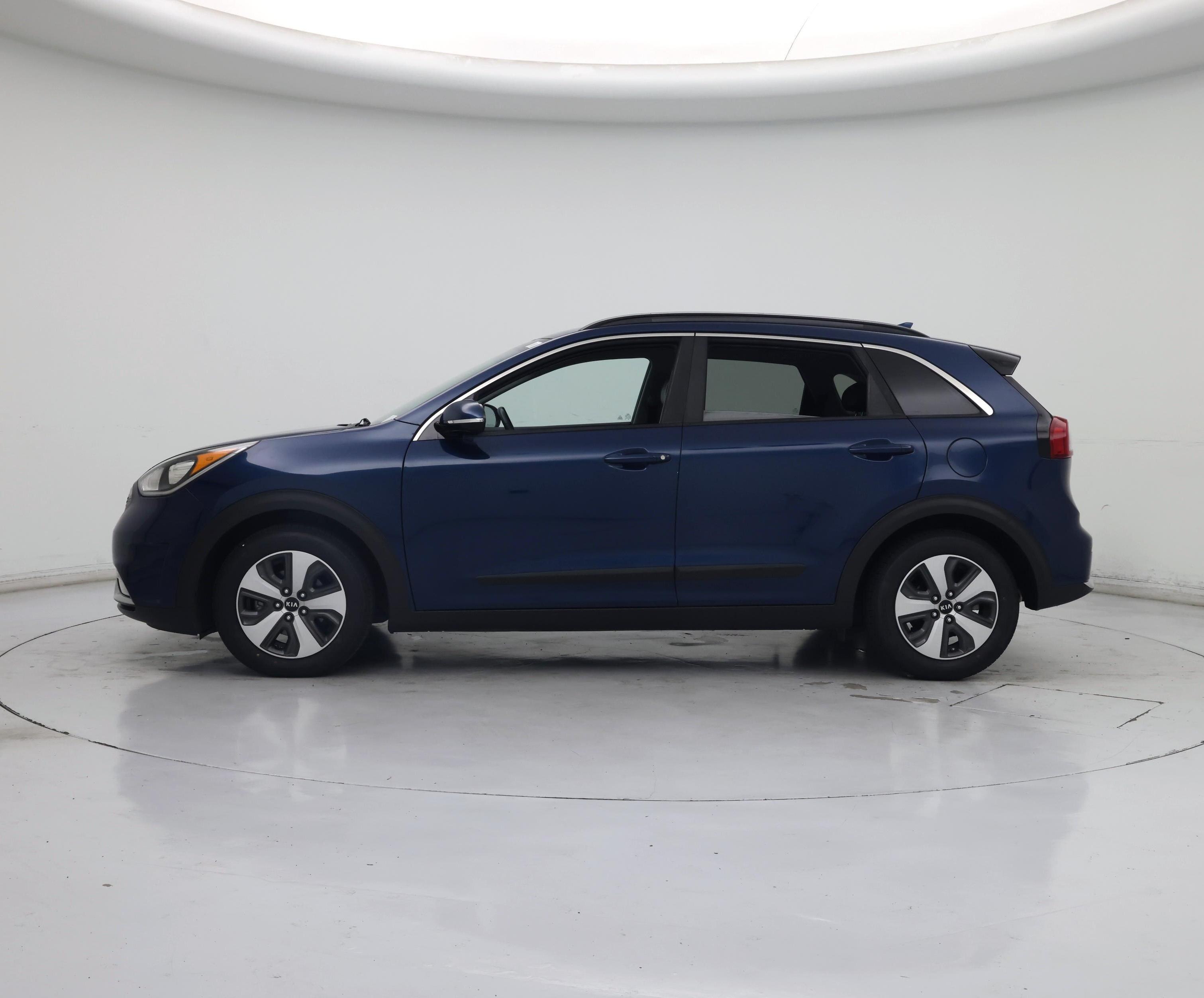 Thumbnail: 2017 Kia Niro - 3