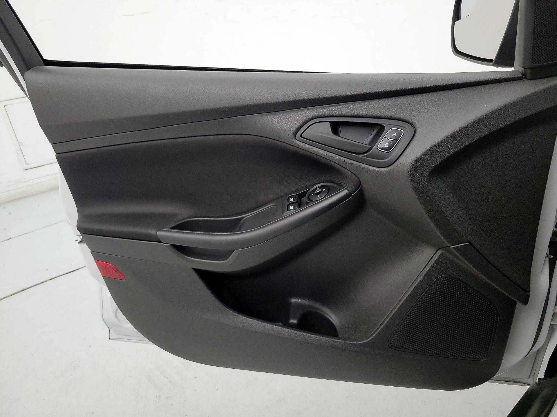 Thumbnail: 2017 Ford Focus - 12