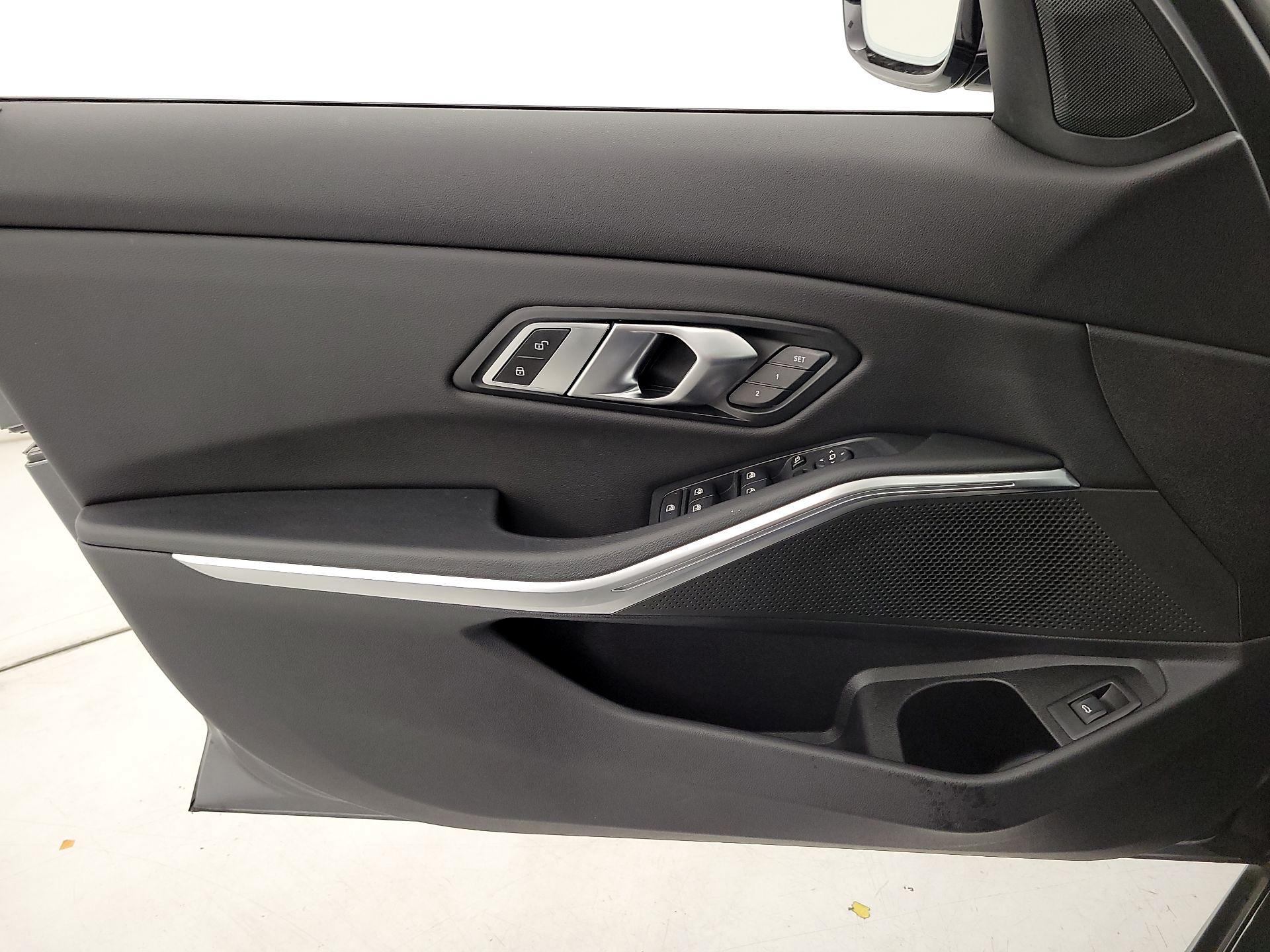 Thumbnail: 2022 BMW 3 Series - 12