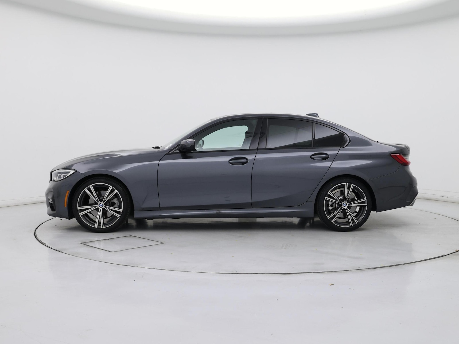 2022 BMW 3 Series 330i - Photo 4