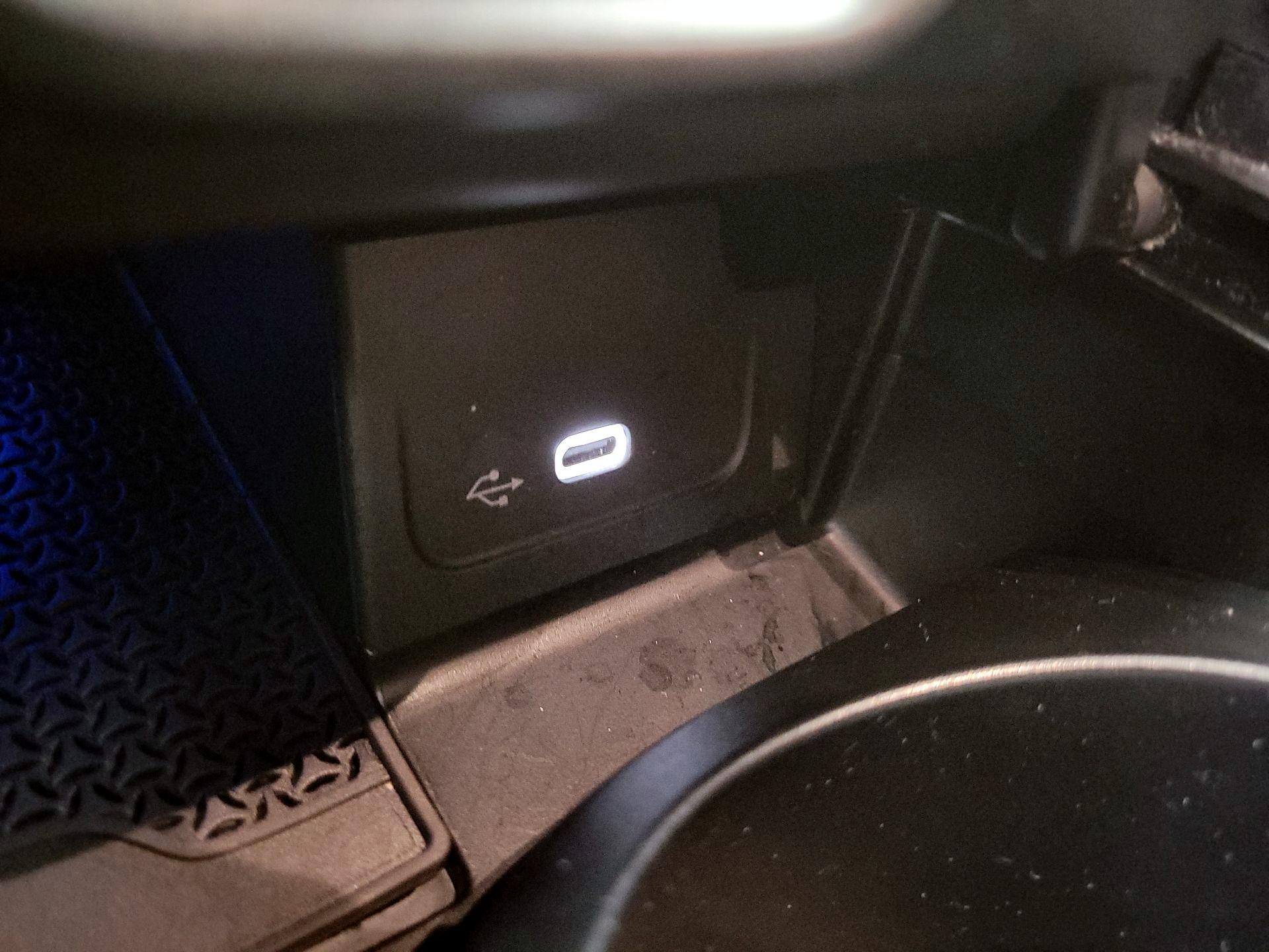 Thumbnail: 2022 Mercedes-Benz C-Class - 18