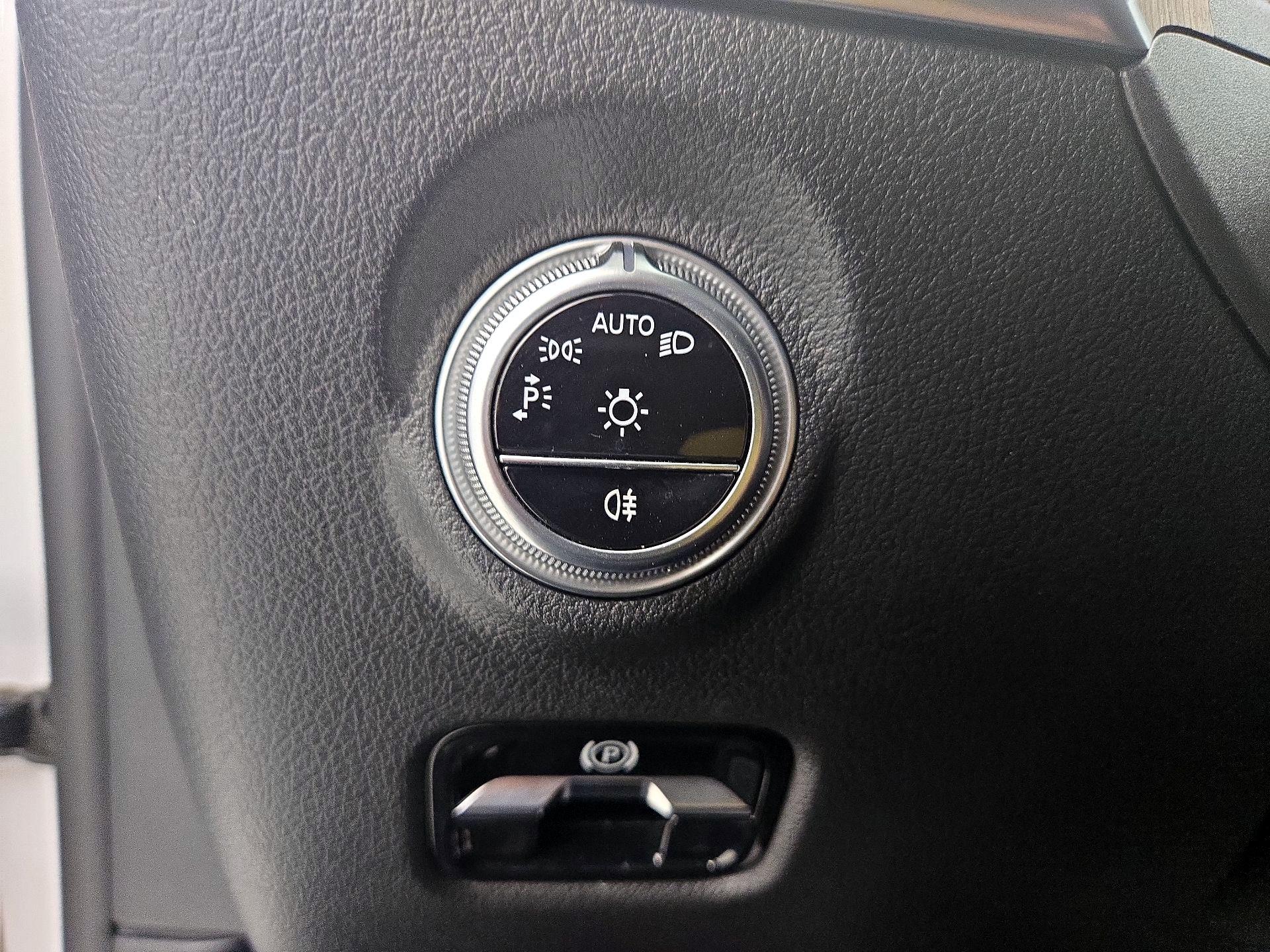 Thumbnail: 2022 Mercedes-Benz C-Class - 13