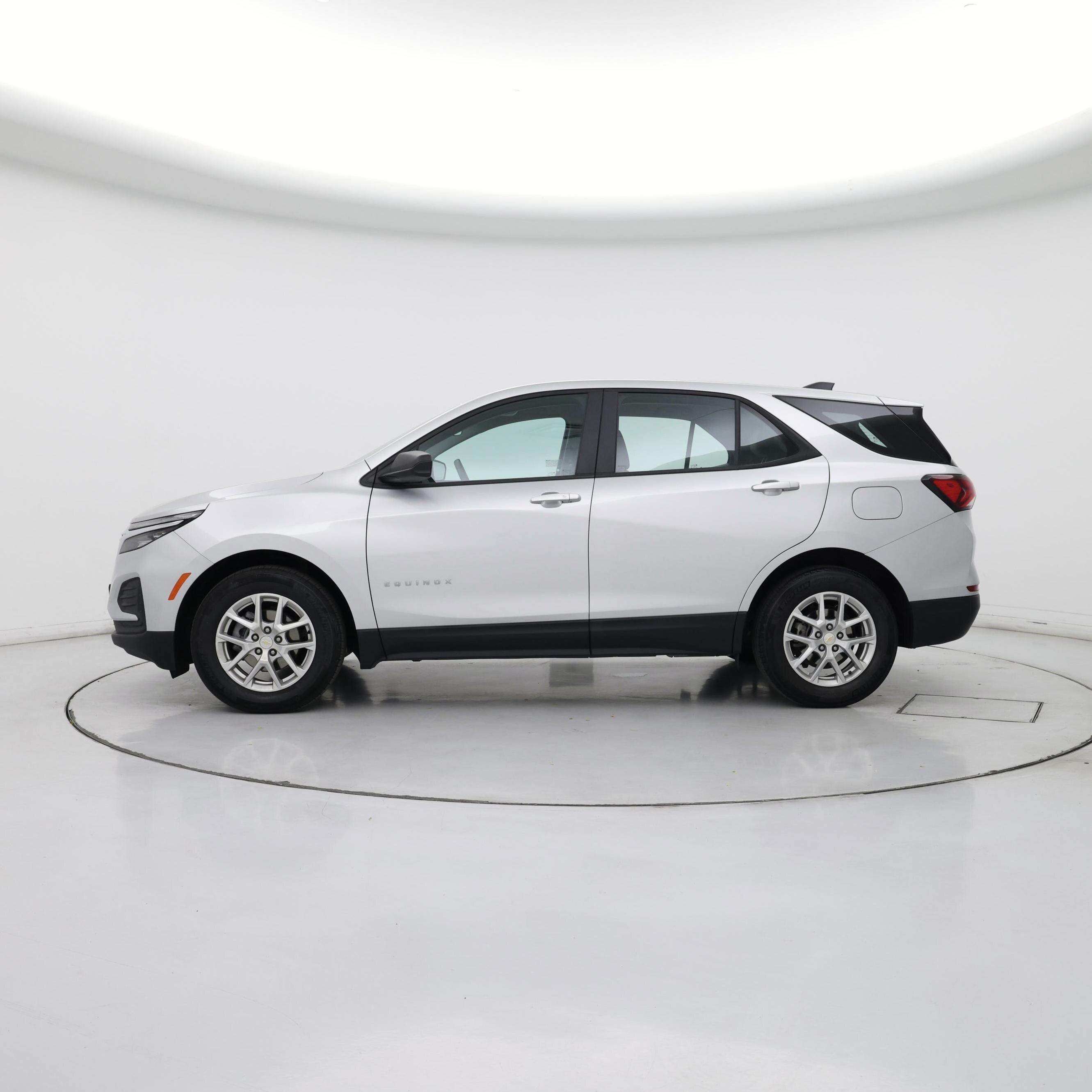 Thumbnail: 2022 Chevrolet Equinox - 3