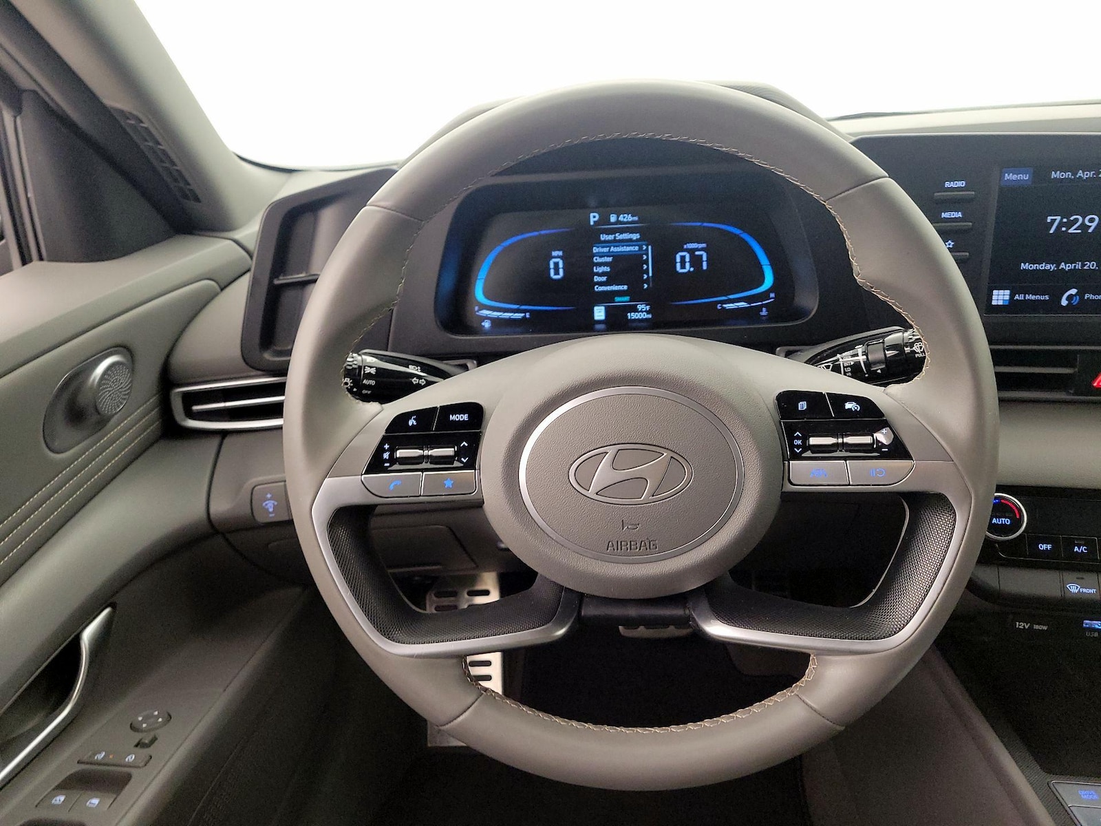 2025 Hyundai Elantra SEL - Photo 11