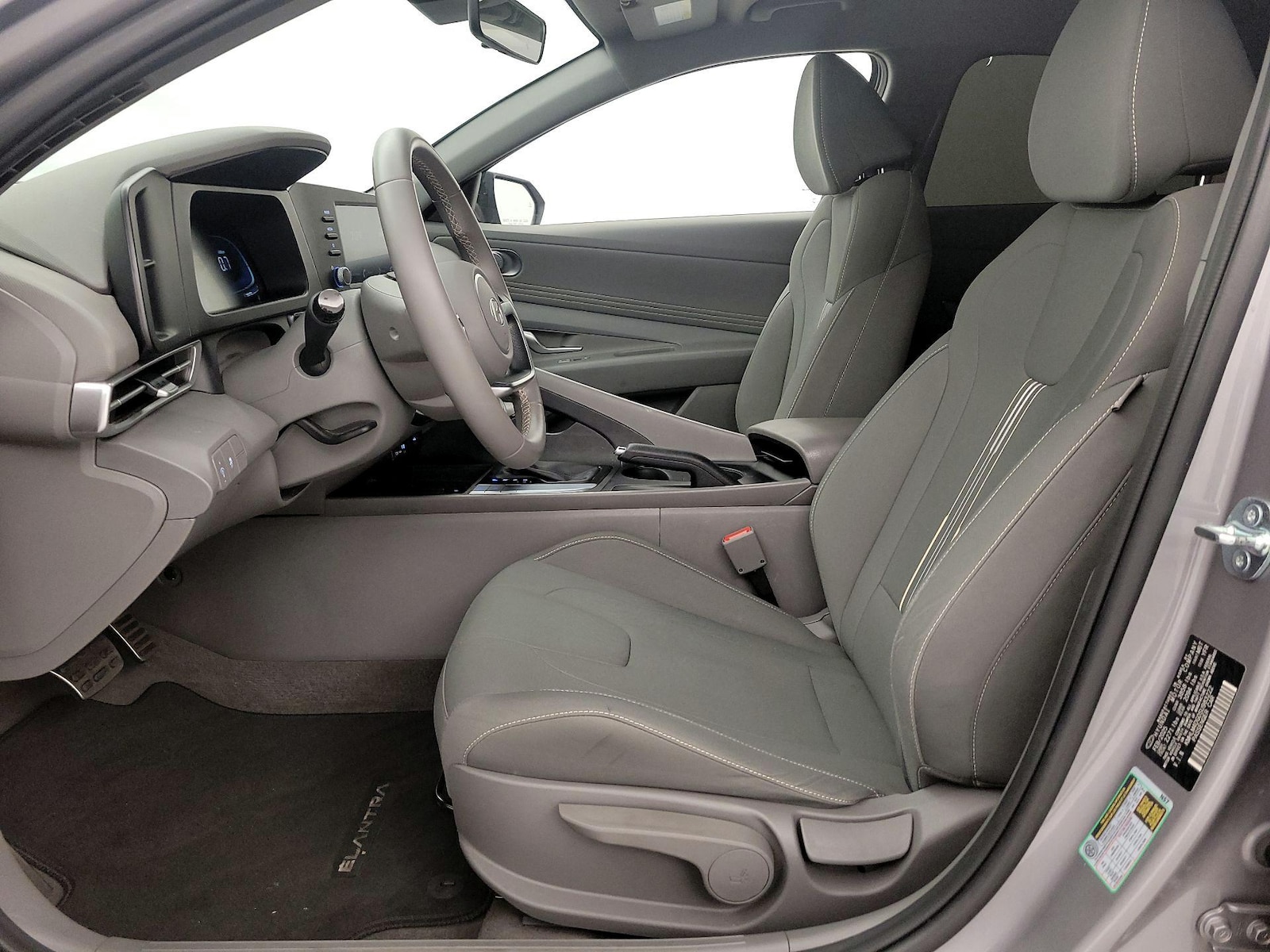 2025 Hyundai Elantra SEL - Photo 12
