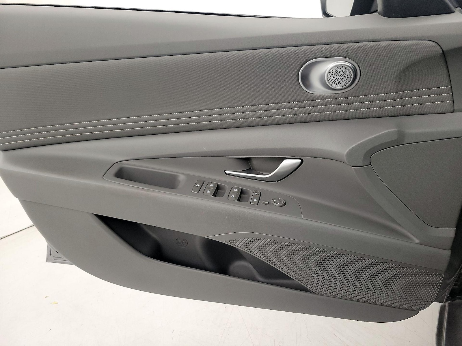 2025 Hyundai Elantra SEL - Photo 13
