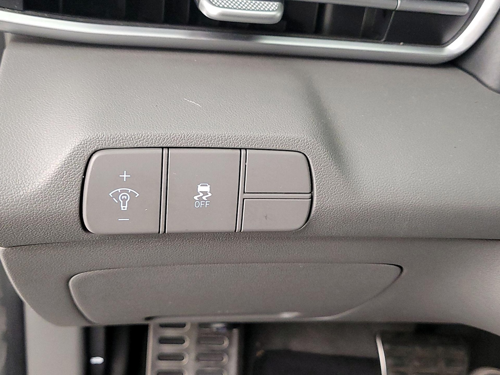 2025 Hyundai Elantra SEL - Photo 14