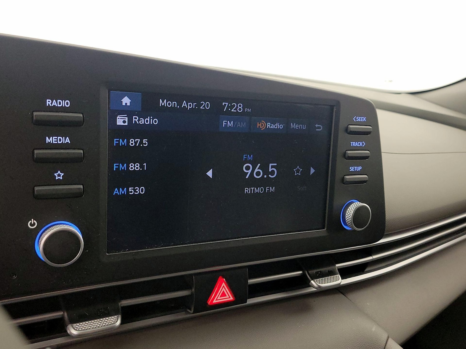 2025 Hyundai Elantra SEL - Photo 16