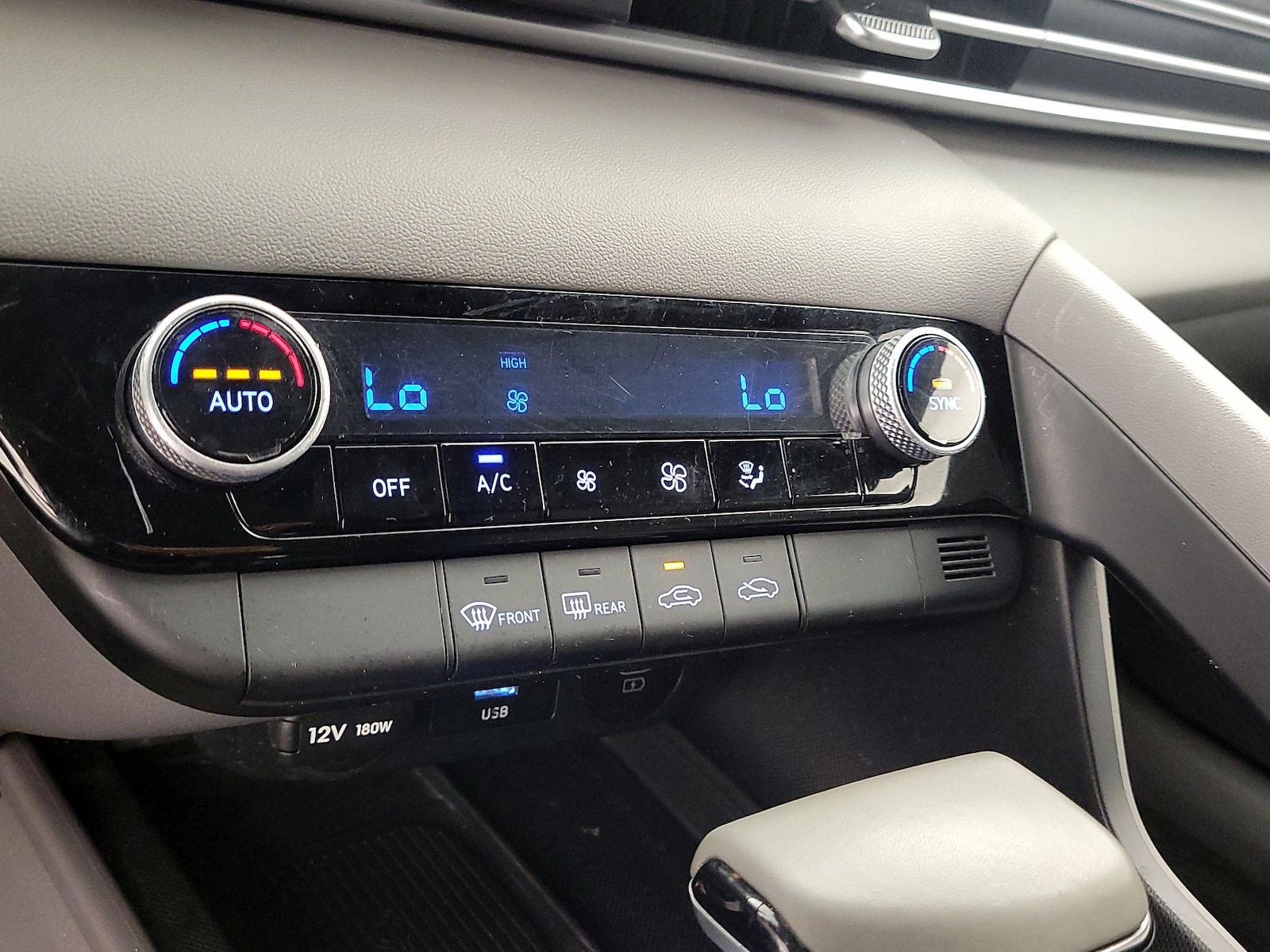2025 Hyundai Elantra SEL - Photo 17