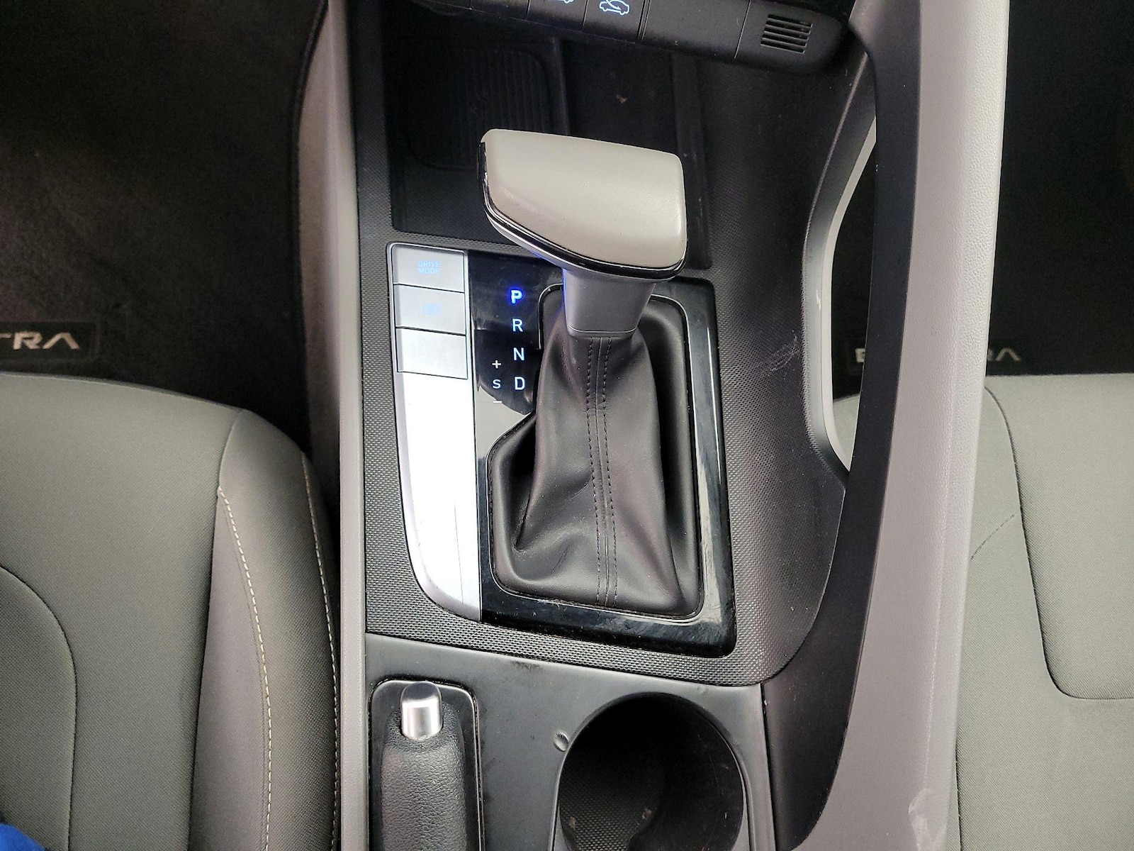 2025 Hyundai Elantra SEL - Photo 18