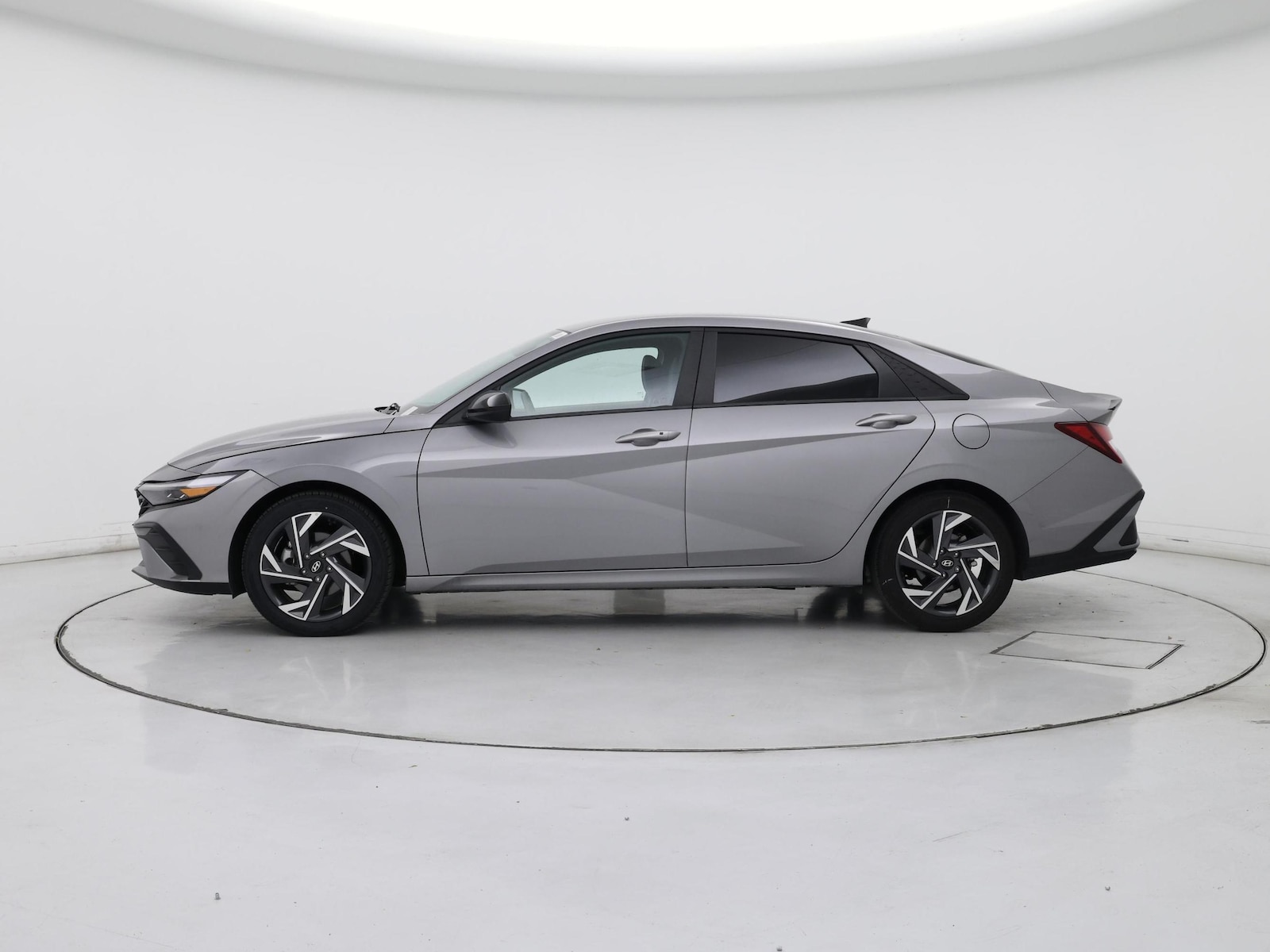 2025 Hyundai Elantra SEL - Photo 4